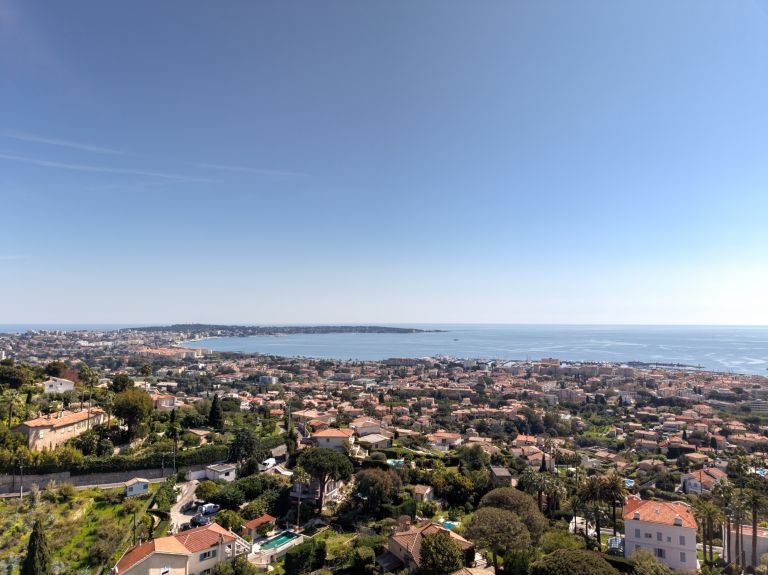 luxury villa 5 Rooms for sale on LE GOLFE JUAN (06220)