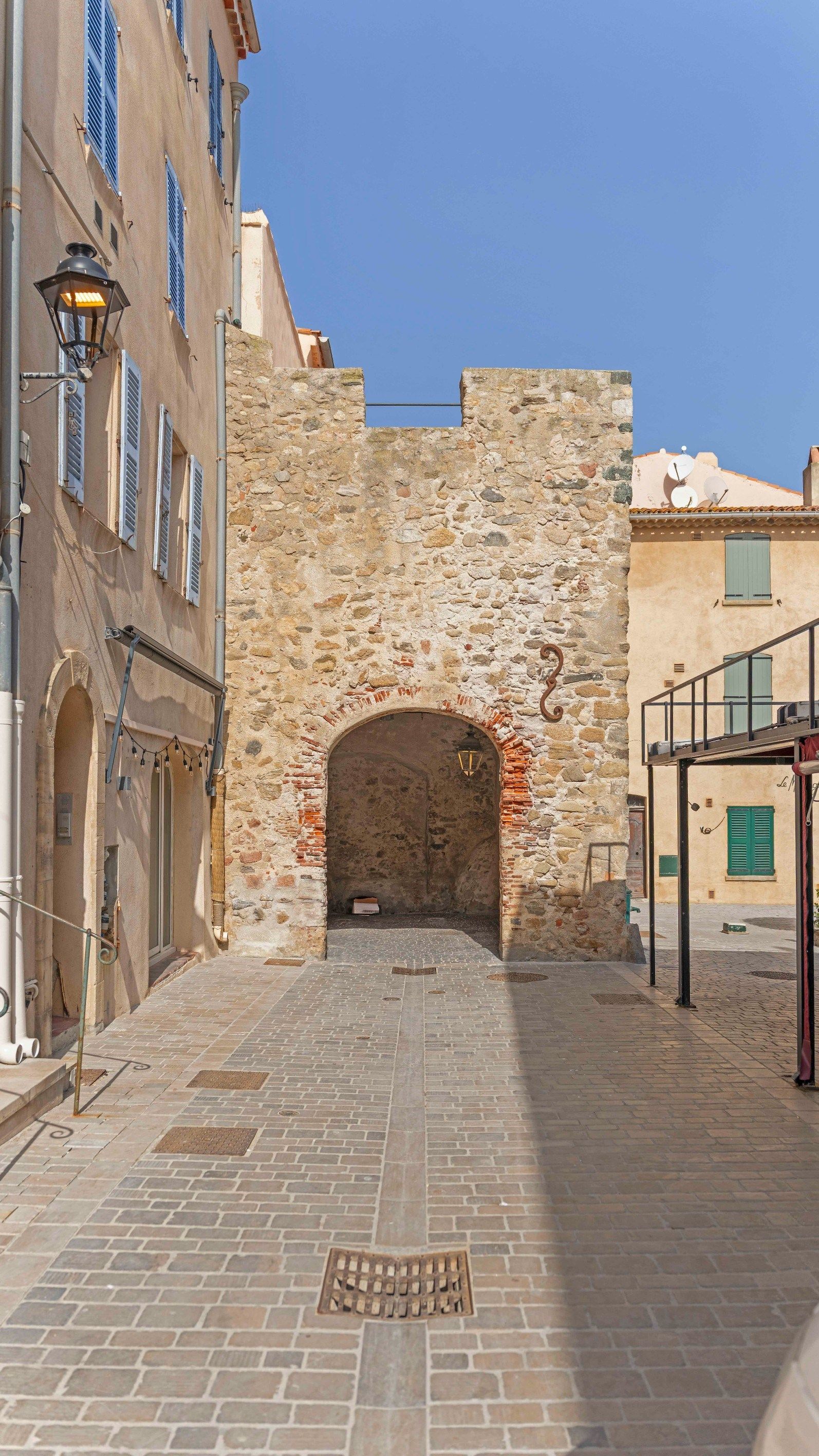 maison contemporaine 4 Pièces en vente sur ST TROPEZ (83990)