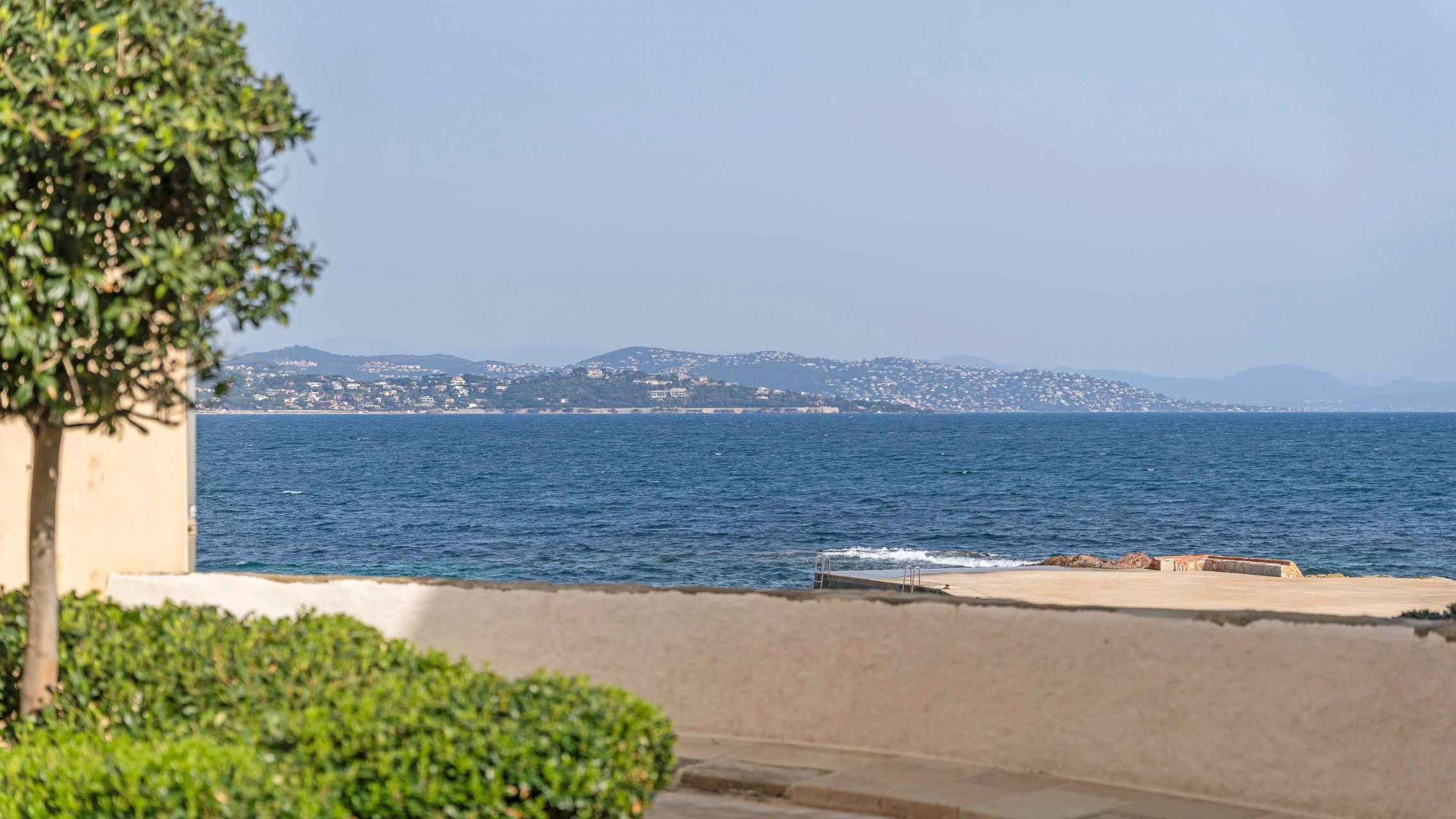 maison contemporaine 4 Pièces en vente sur ST TROPEZ (83990)