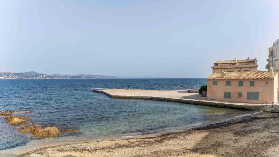 maison contemporaine 4 Pièces en vente sur ST TROPEZ (83990)