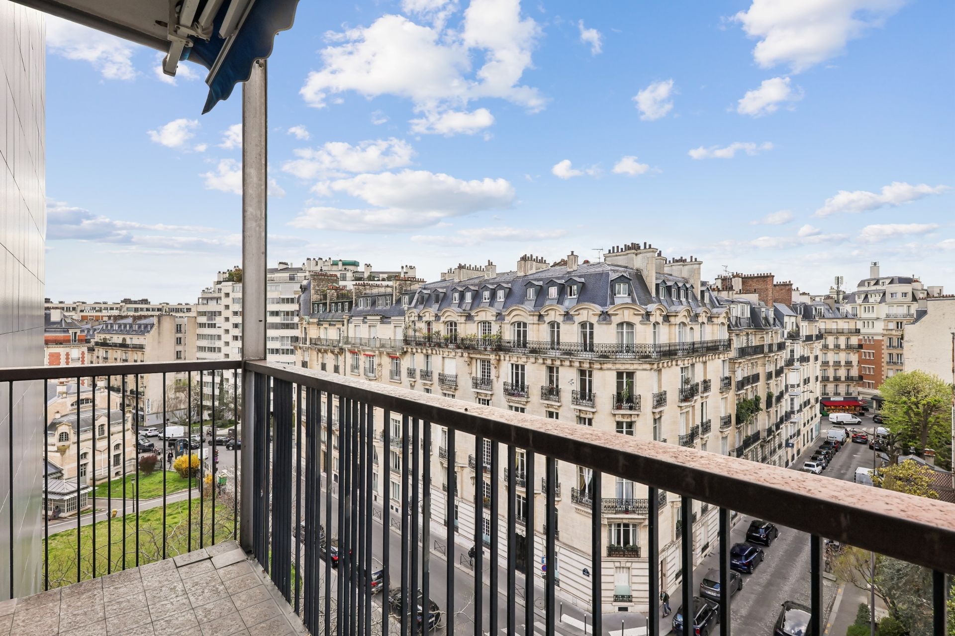 luxury apartment 5 Rooms for sale on PARIS (75016)