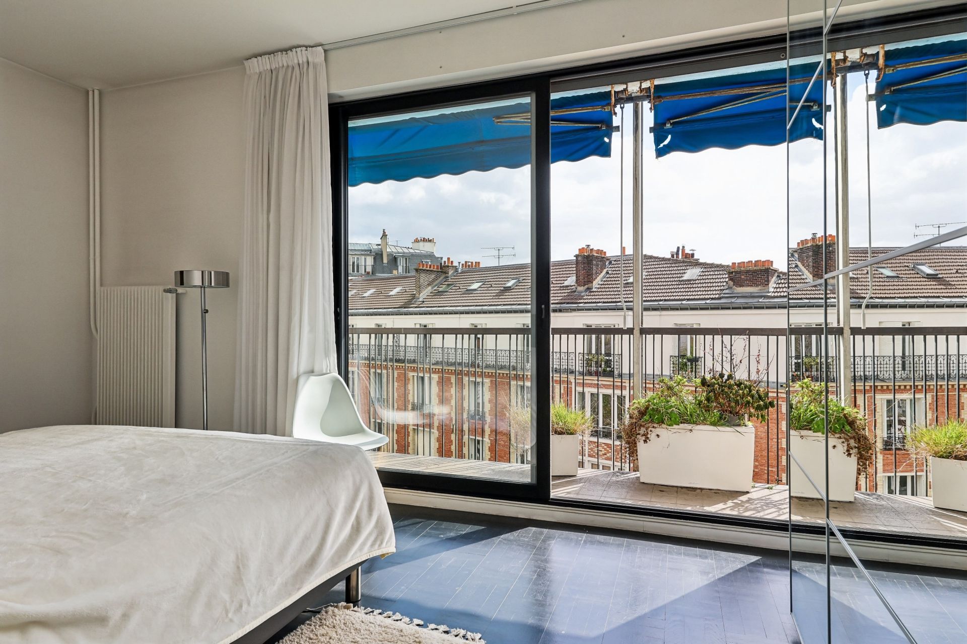 luxury apartment 5 Rooms for sale on PARIS (75016)