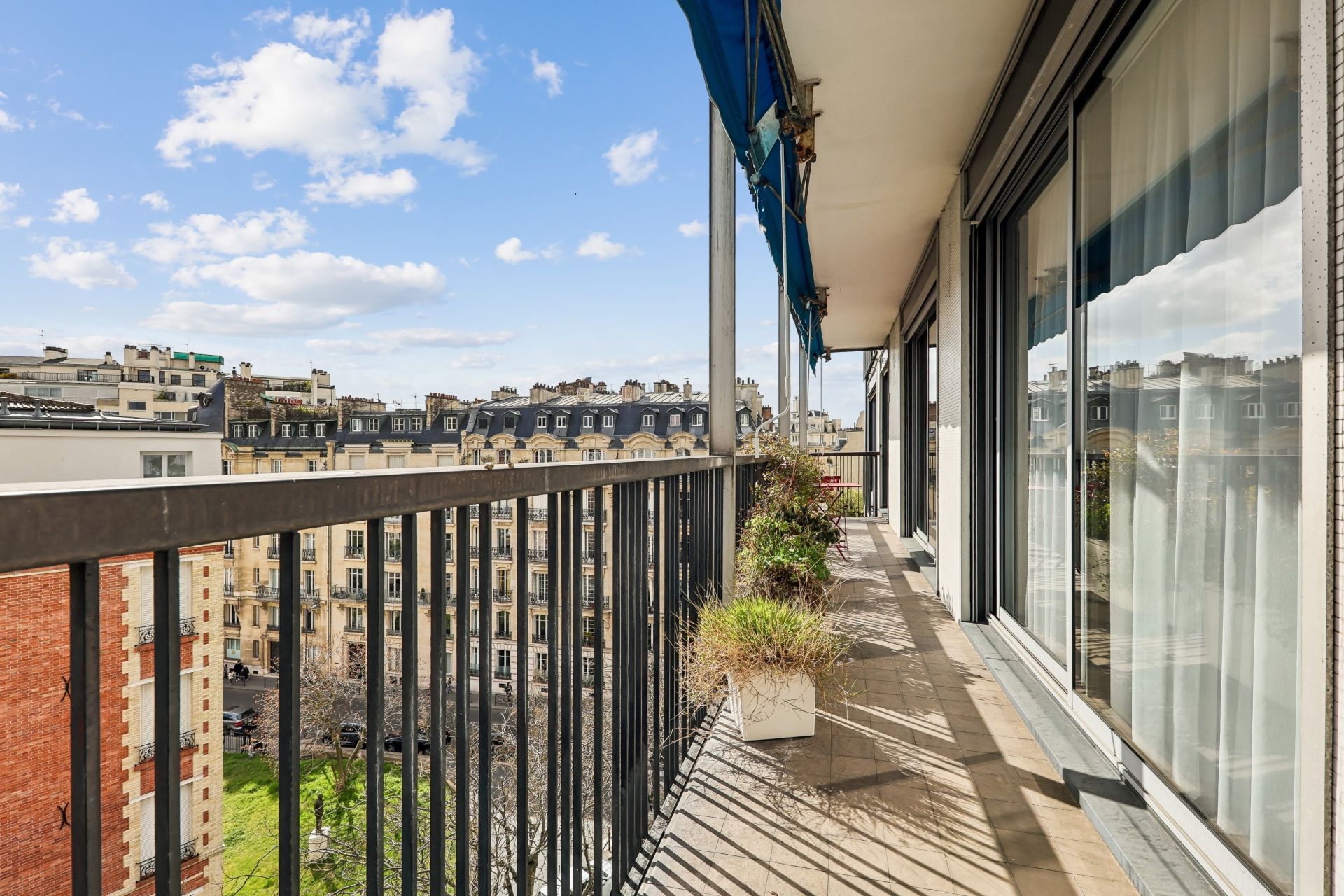 luxury apartment 5 Rooms for sale on PARIS (75016)