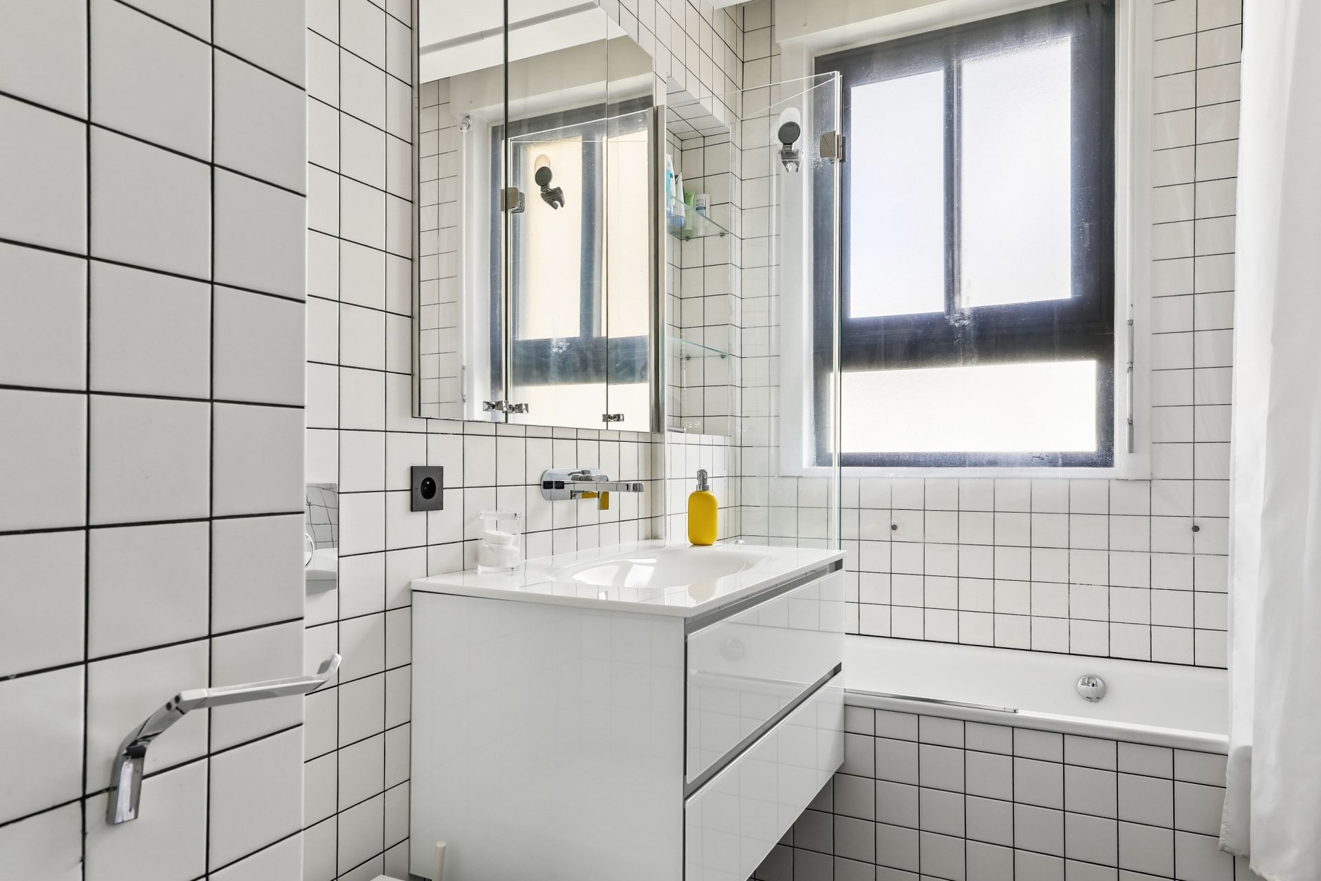 luxury apartment 5 Rooms for sale on PARIS (75016)