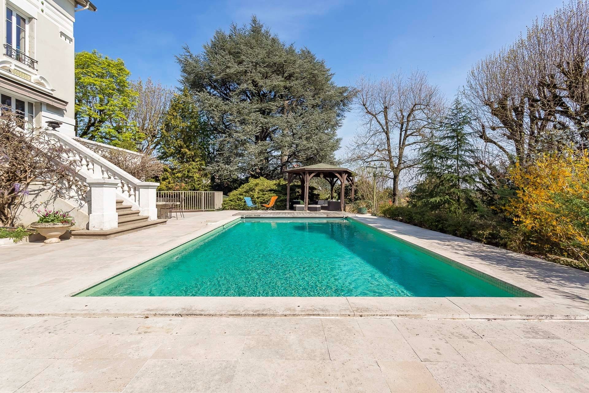 luxury house 9 Rooms for sale on CALUIRE ET CUIRE (69300)