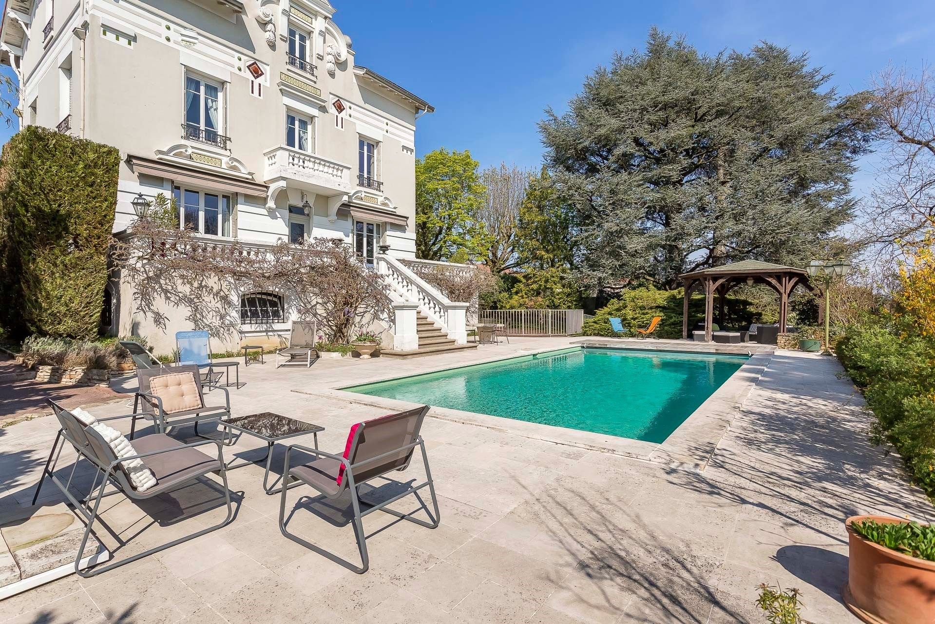 luxury house 9 Rooms for sale on CALUIRE ET CUIRE (69300)