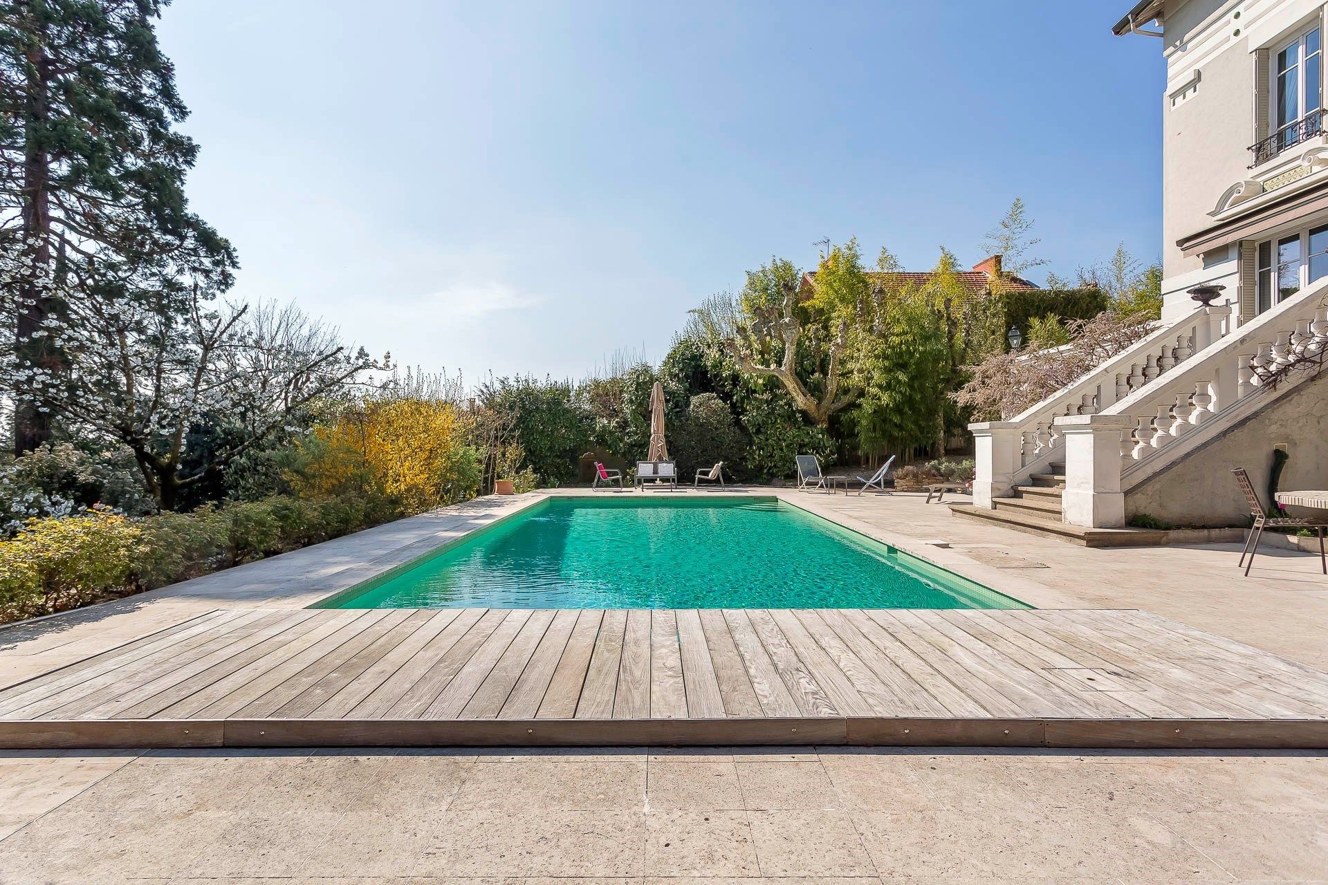 luxury house 9 Rooms for sale on CALUIRE ET CUIRE (69300)
