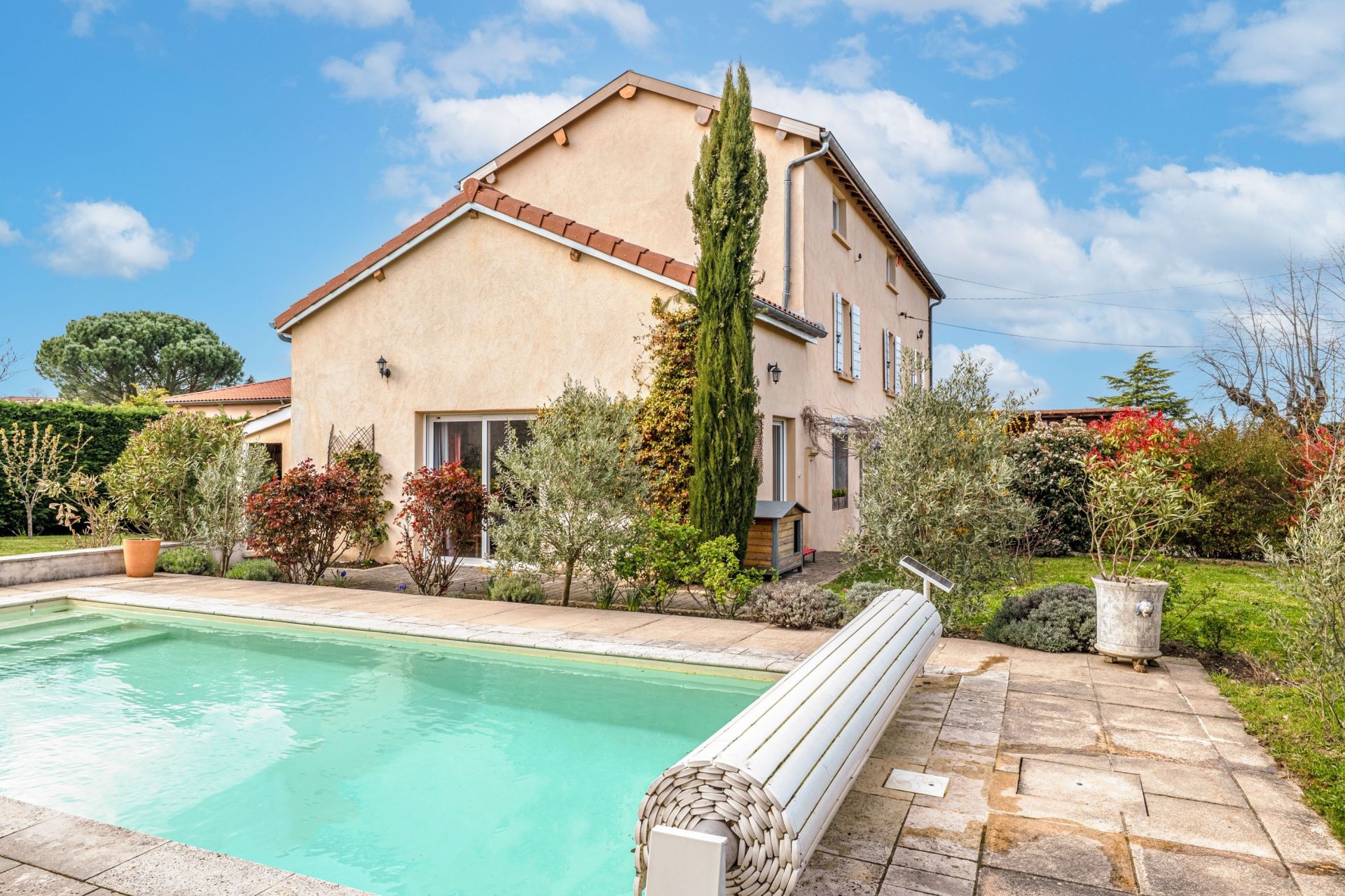 luxury house 8 Rooms for sale on CRAPONNE (69290)