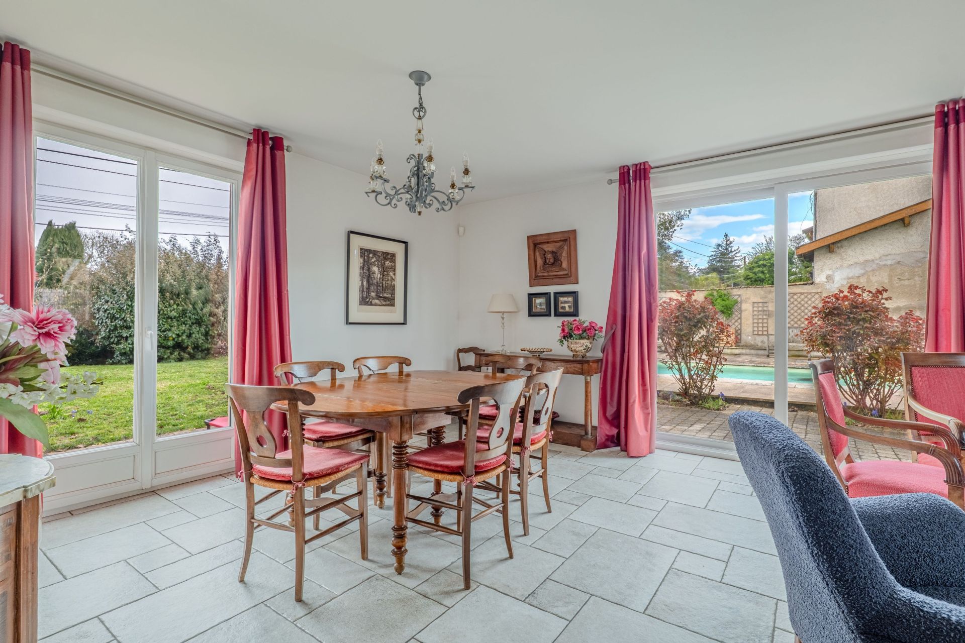 luxury house 8 Rooms for sale on CRAPONNE (69290)
