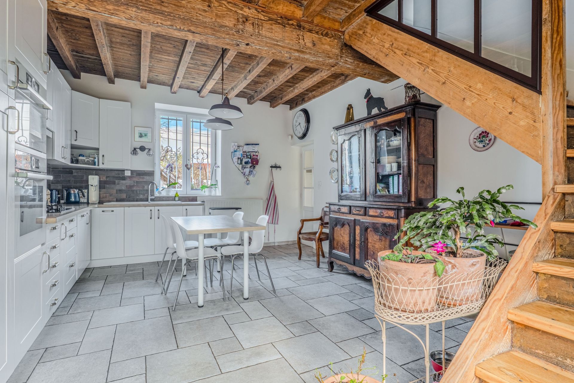 luxury house 8 Rooms for sale on CRAPONNE (69290)