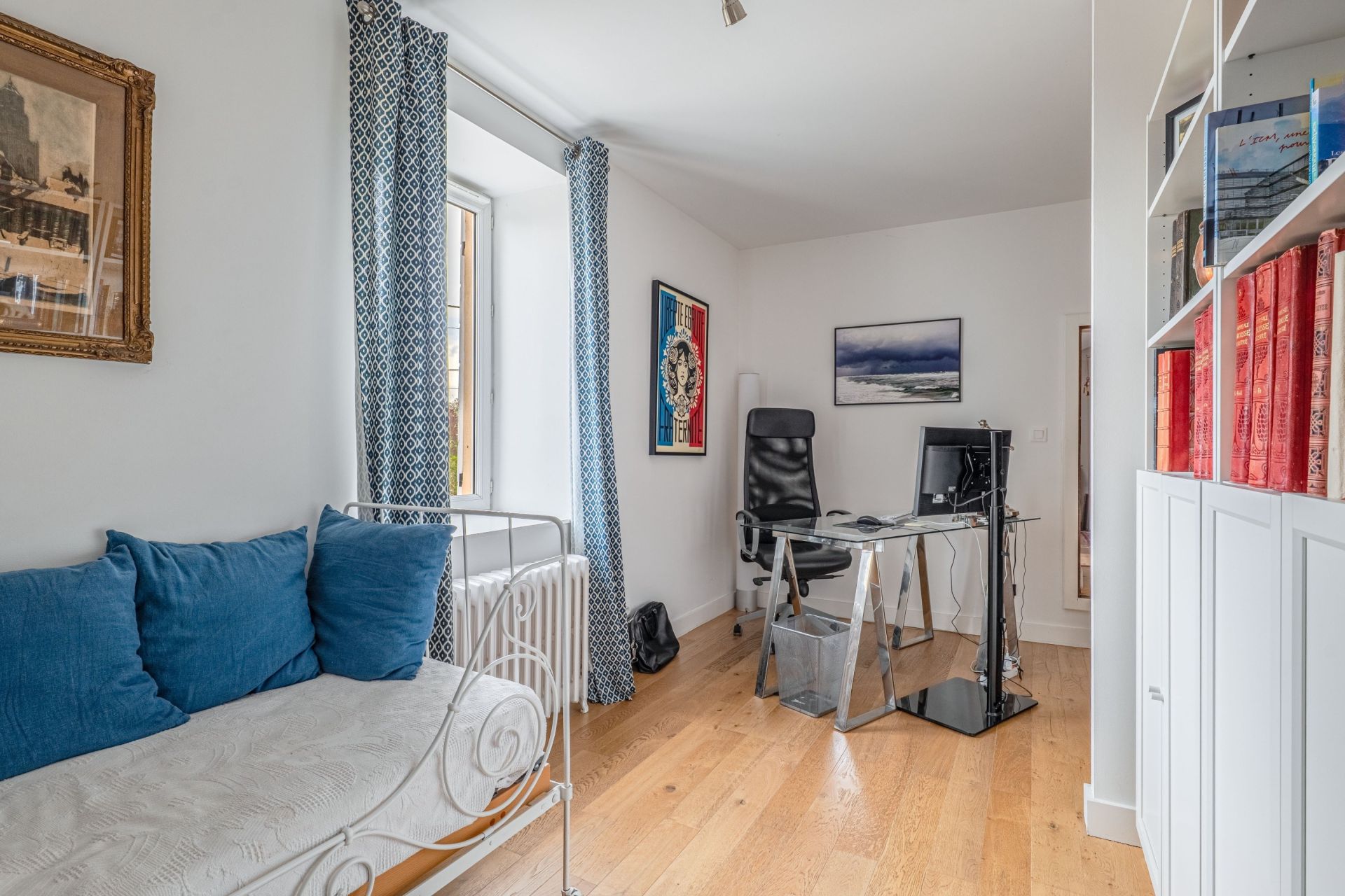 luxury house 8 Rooms for sale on CRAPONNE (69290)