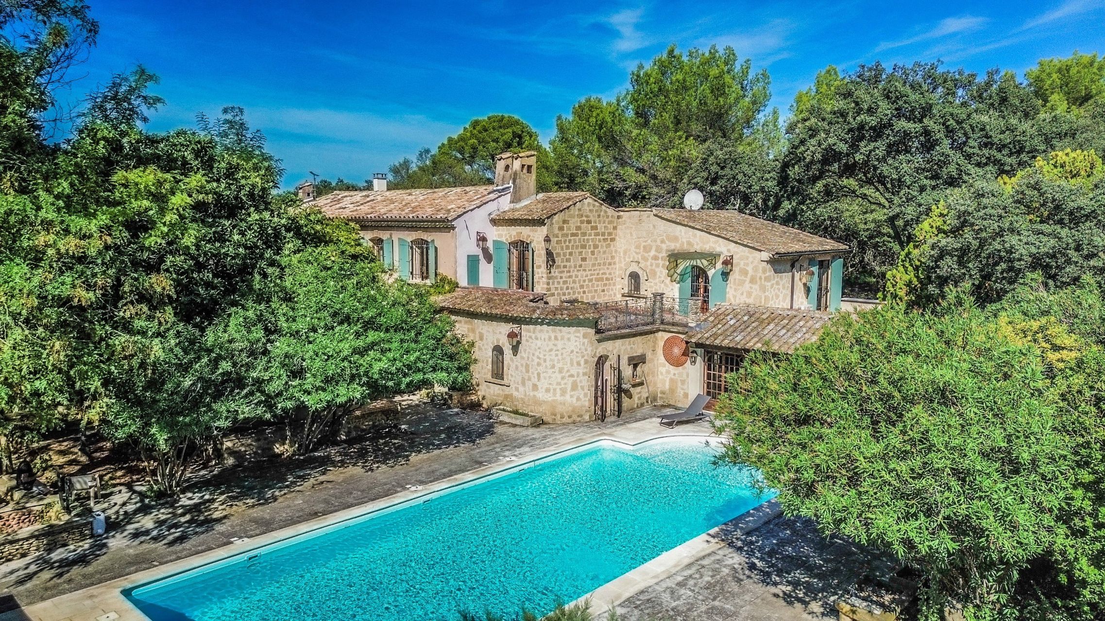 luxury house 15 Rooms for sale on CHATEAUNEUF DU PAPE (84230)