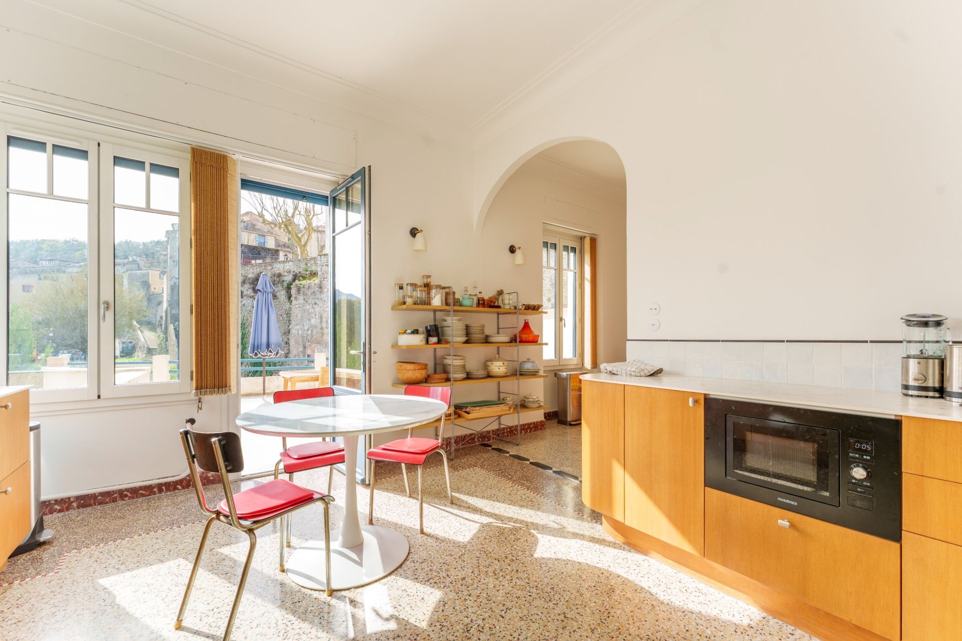 luxury property 5 Rooms for sale on MONTPELLIER (34000)