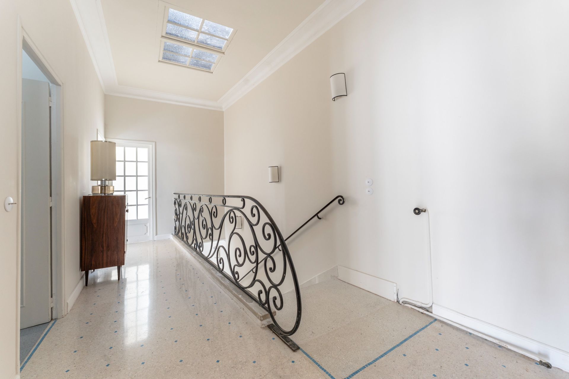 luxury property 5 Rooms for sale on MONTPELLIER (34000)