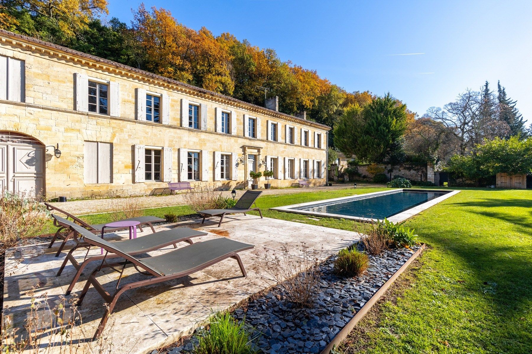 luxury property 10 Rooms for sale on BORDEAUX (33000)
