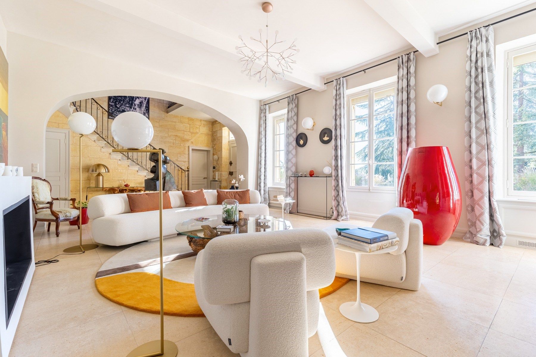 luxury property 10 Rooms for sale on BORDEAUX (33000)
