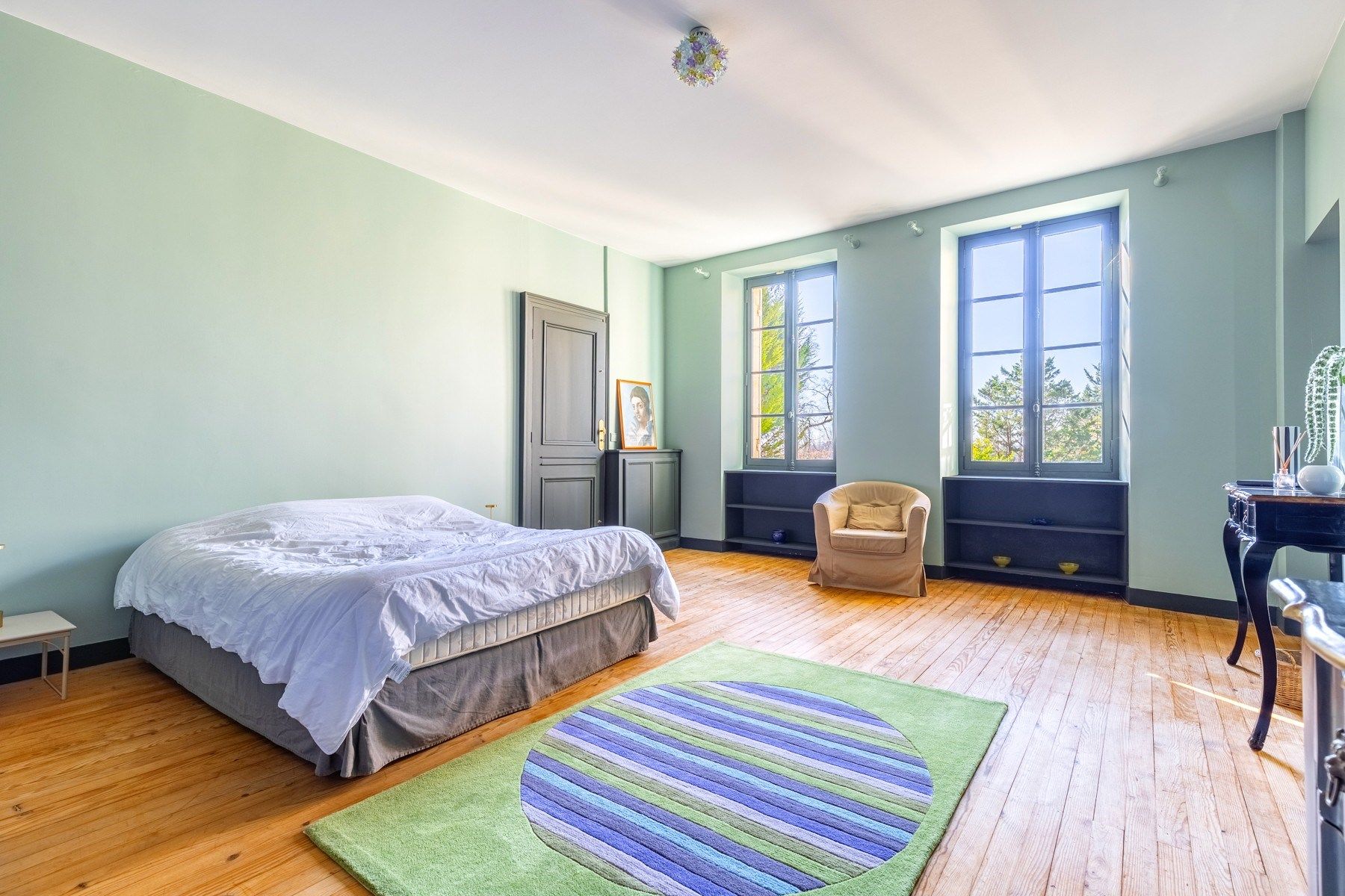 luxury property 10 Rooms for sale on BORDEAUX (33000)