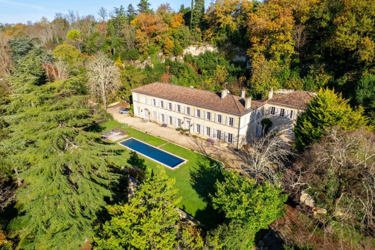 luxury property 10 Rooms for sale on BORDEAUX (33000)