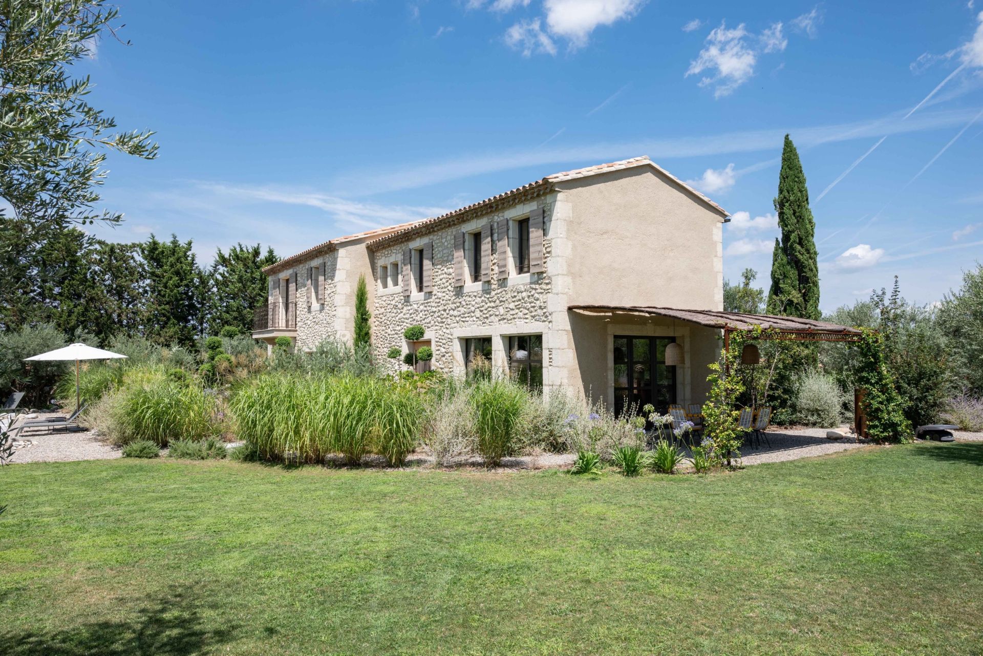 luxury house 7 Rooms for sale on EYGALIERES (13810)