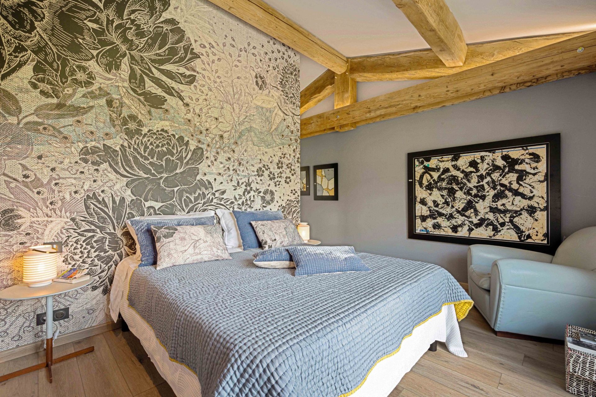 luxury house 7 Rooms for sale on EYGALIERES (13810)