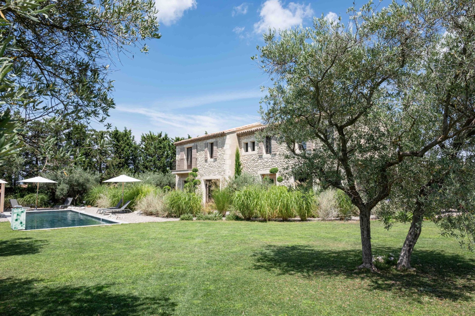 luxury house 7 Rooms for sale on EYGALIERES (13810)