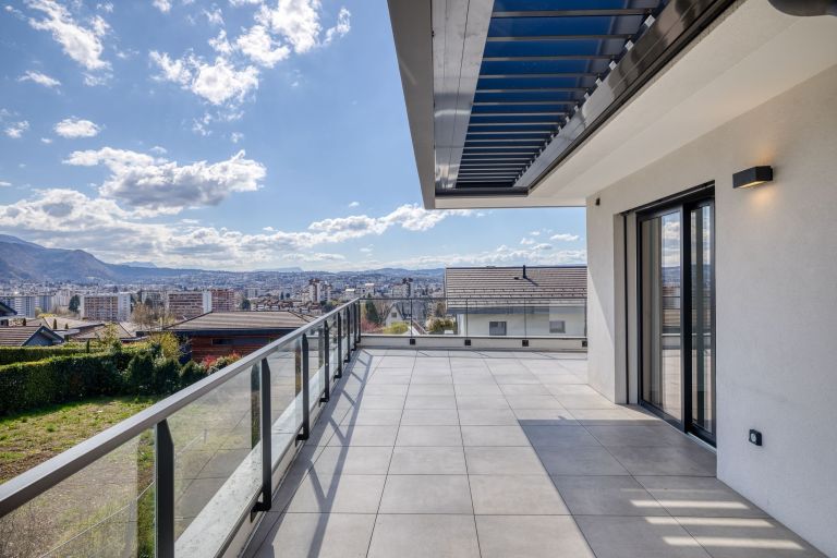 luxury apartment 5 Rooms for sale on ANNECY LE VIEUX (74940)