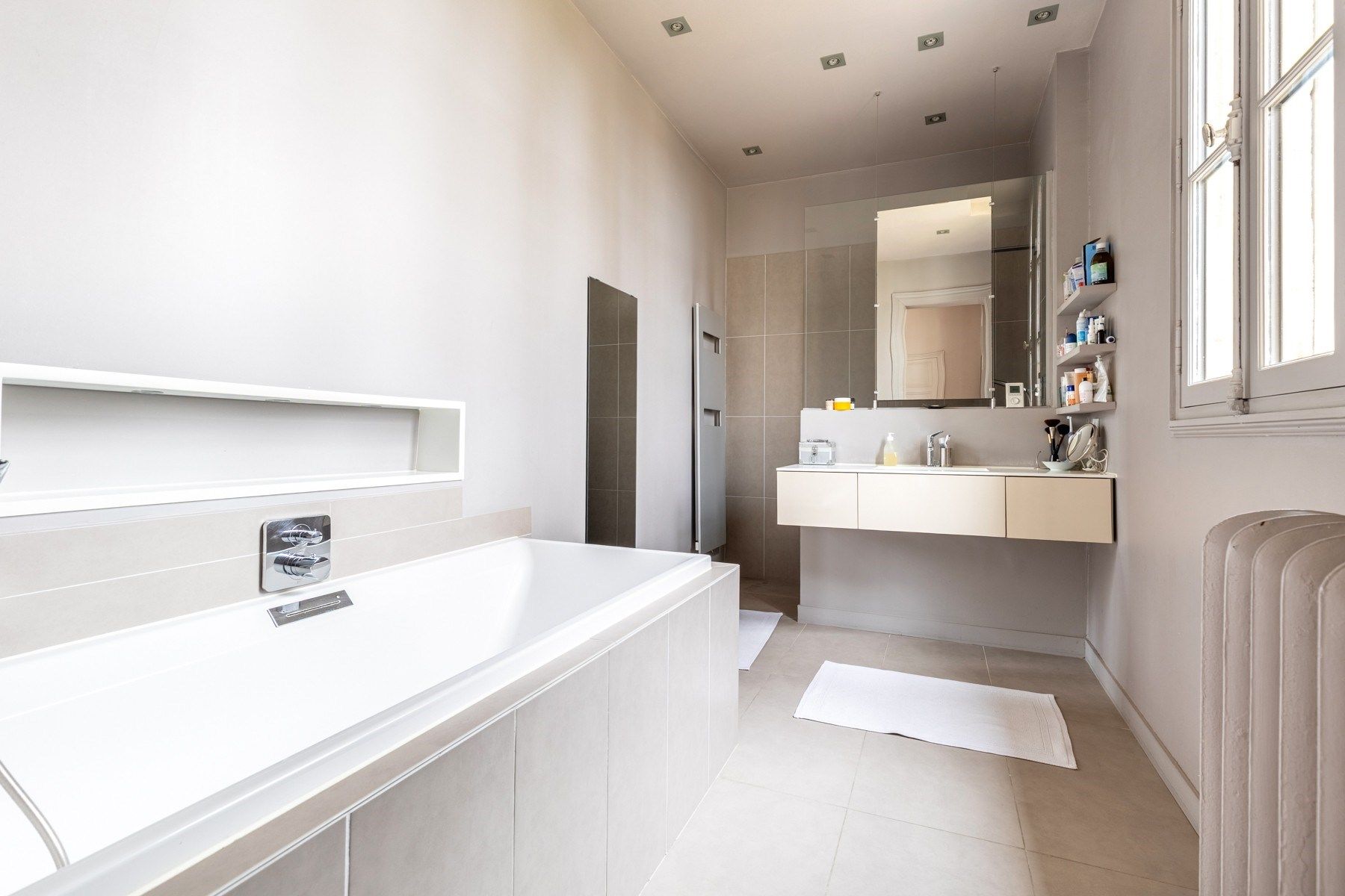 luxury house 10 Rooms for sale on BORDEAUX (33000)