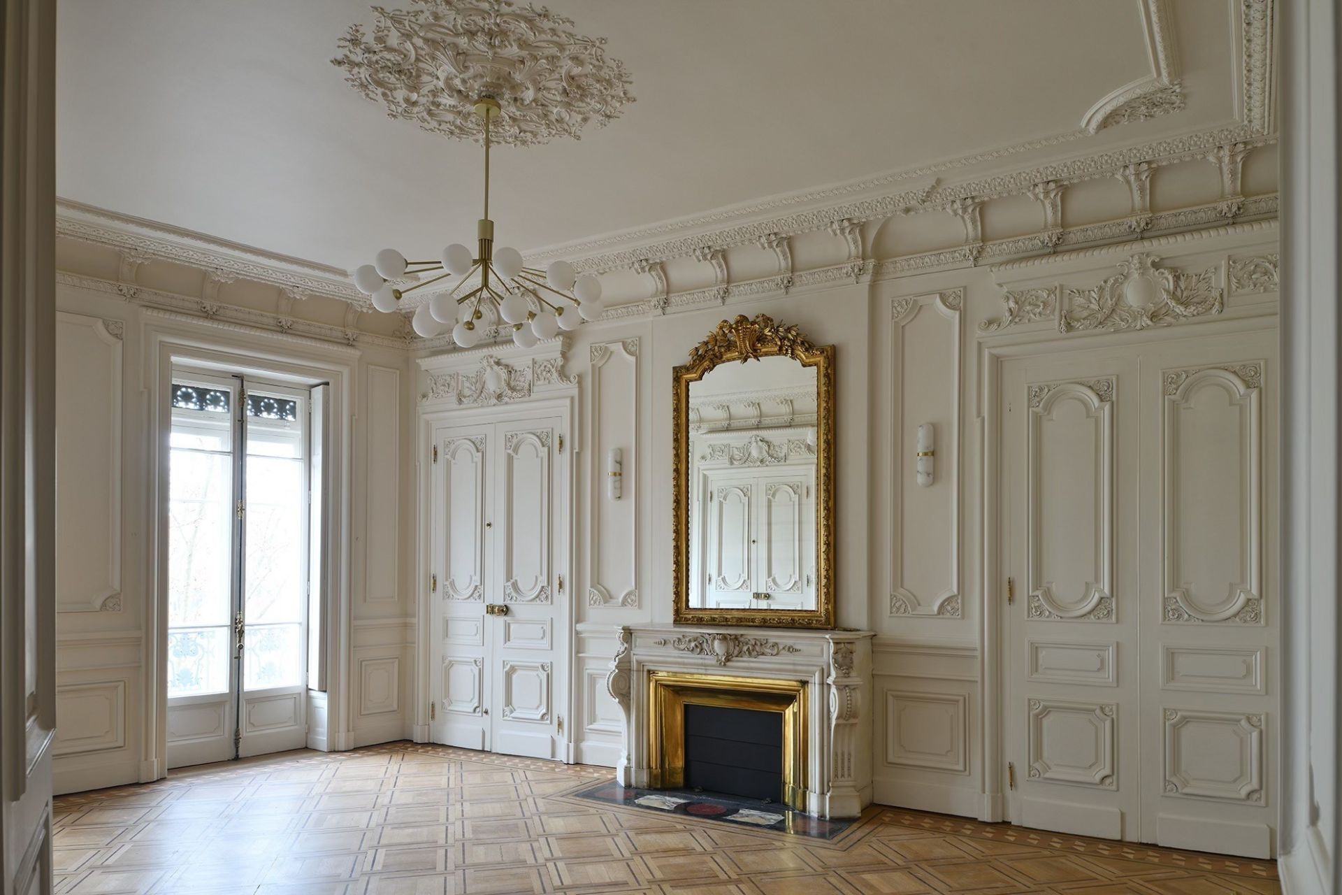 luxury apartment 4 Rooms for sale on LYON (69006)