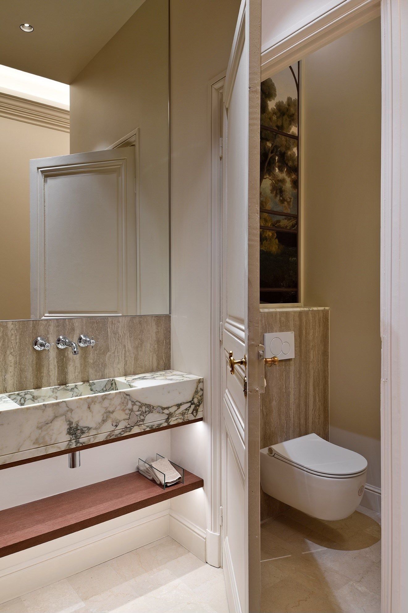 luxury apartment 4 Rooms for sale on LYON (69006)