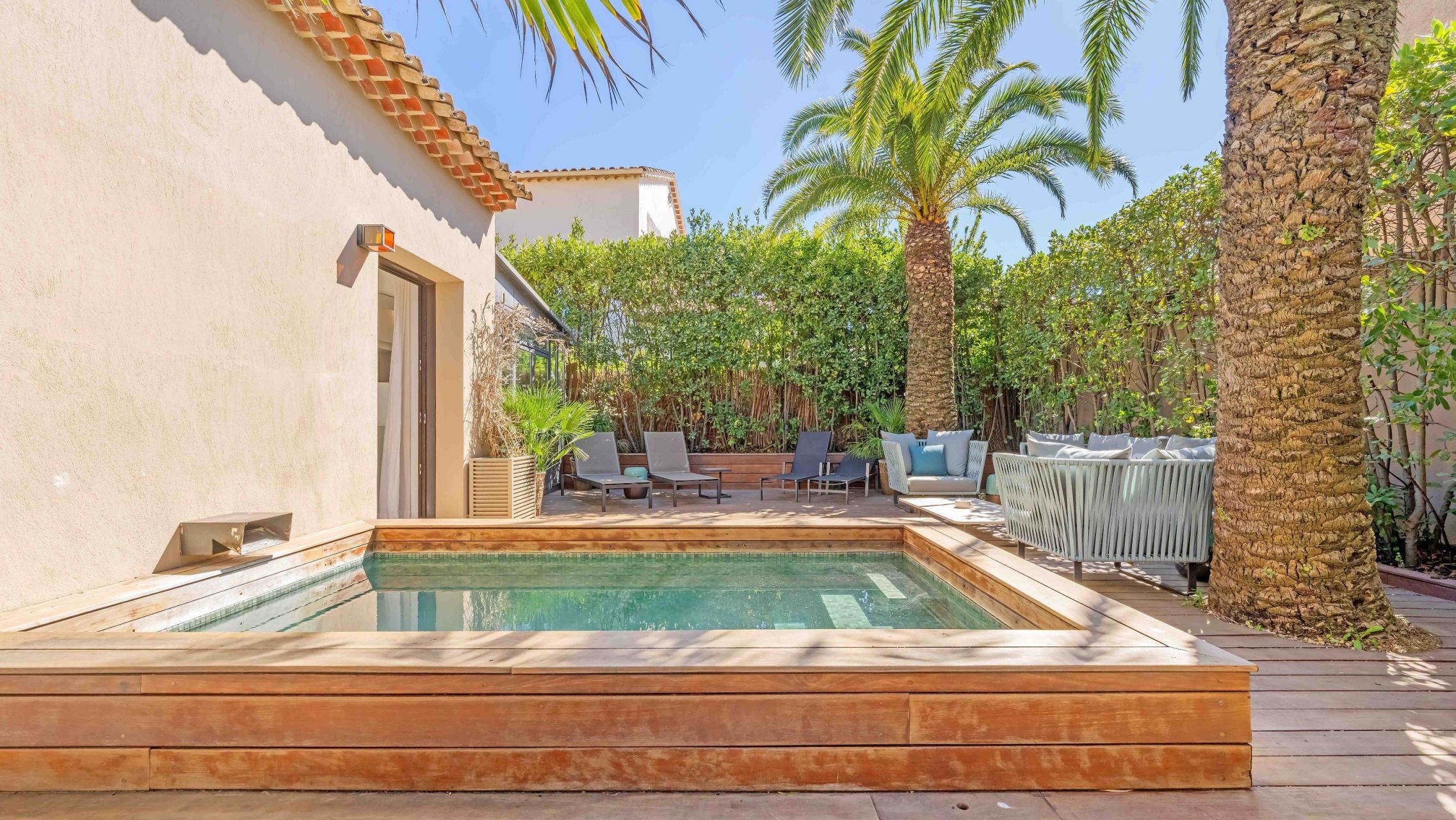 luxury house 8 Rooms for sale on ST TROPEZ (83990)