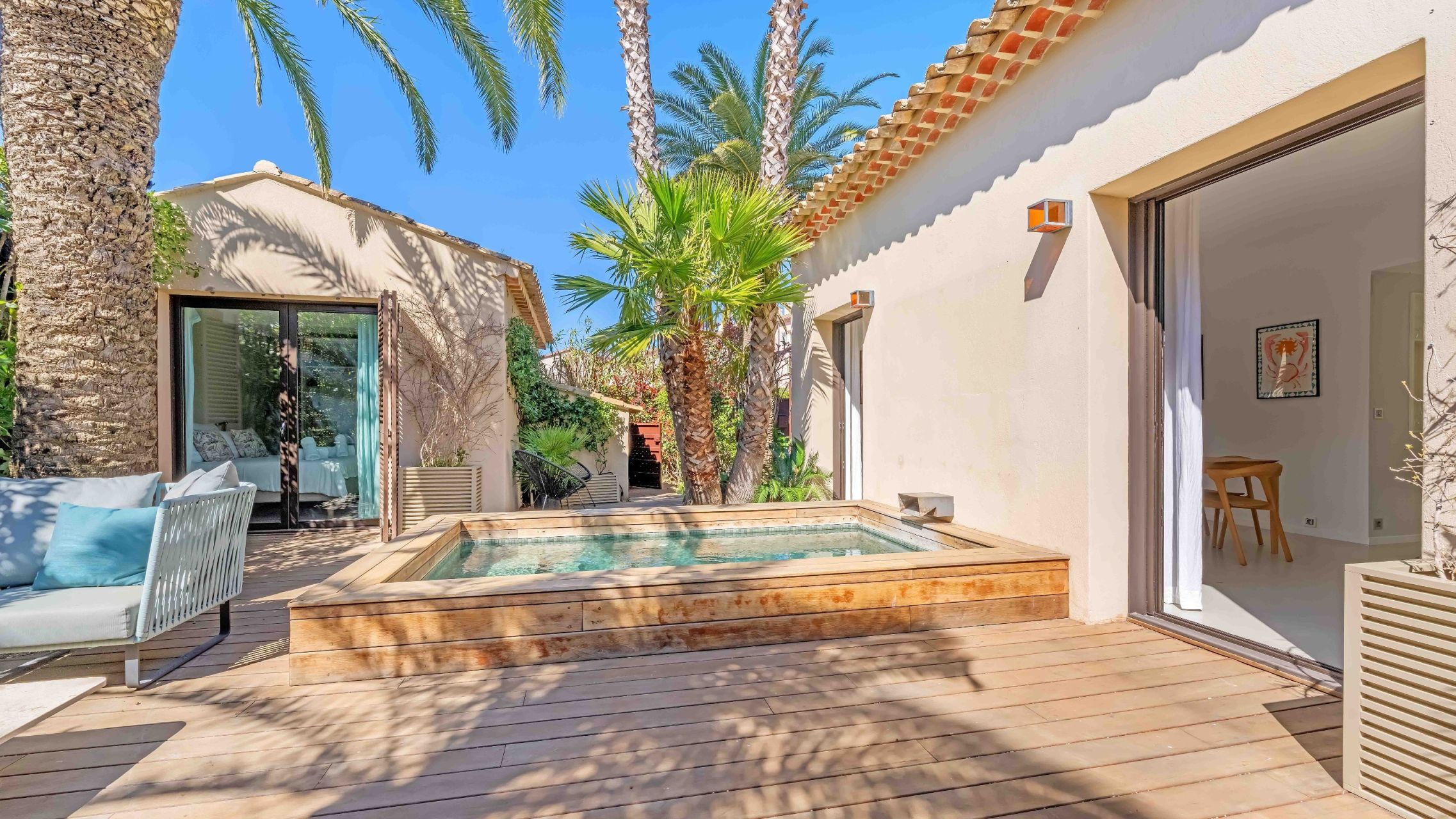 luxury house 8 Rooms for sale on ST TROPEZ (83990)