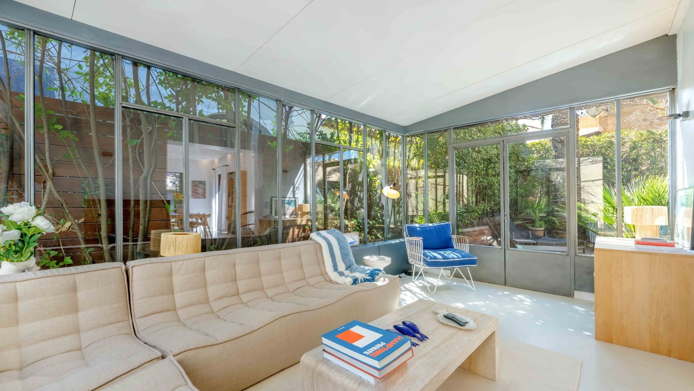 luxury house 8 Rooms for sale on ST TROPEZ (83990)