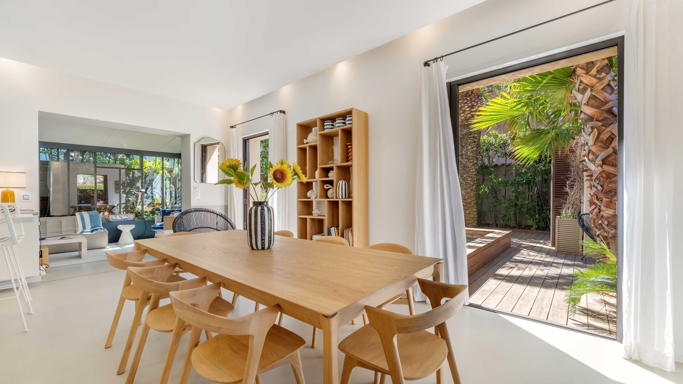 luxury house 8 Rooms for sale on ST TROPEZ (83990)