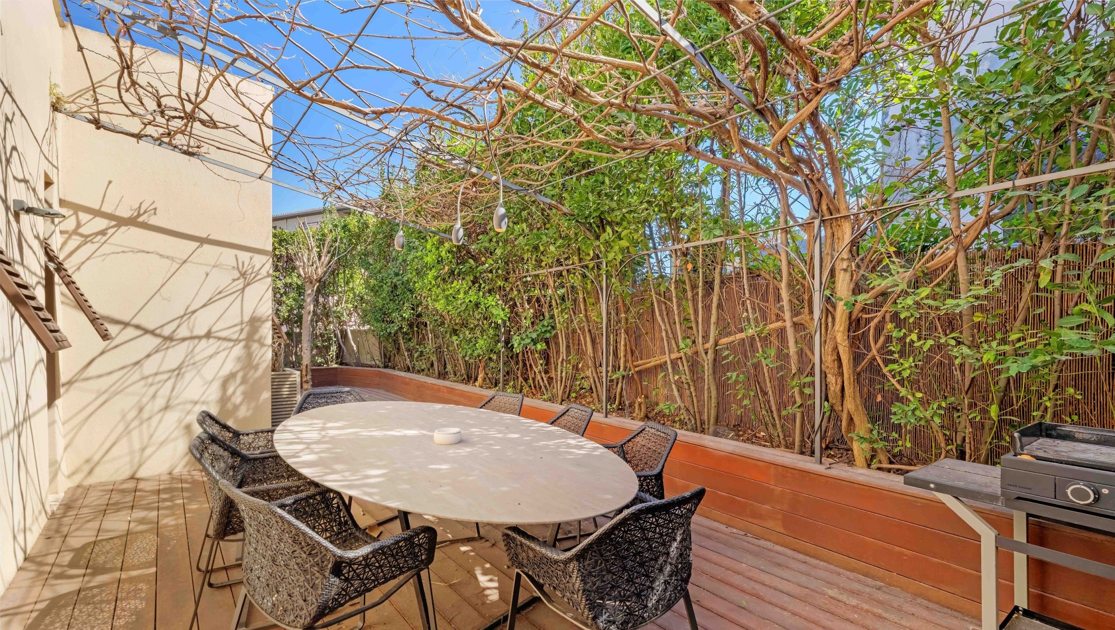 luxury house 8 Rooms for sale on ST TROPEZ (83990)