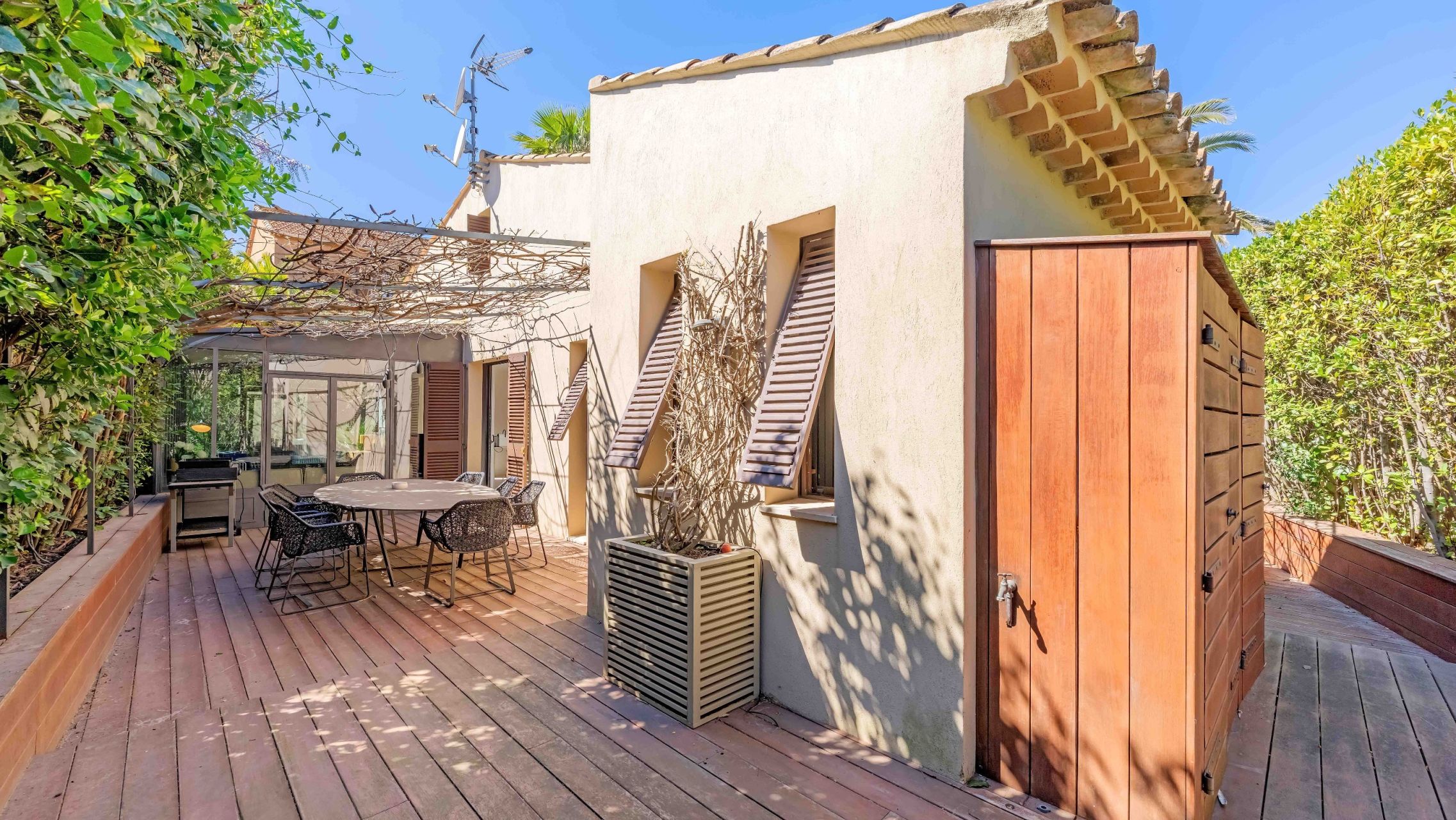 luxury house 8 Rooms for sale on ST TROPEZ (83990)