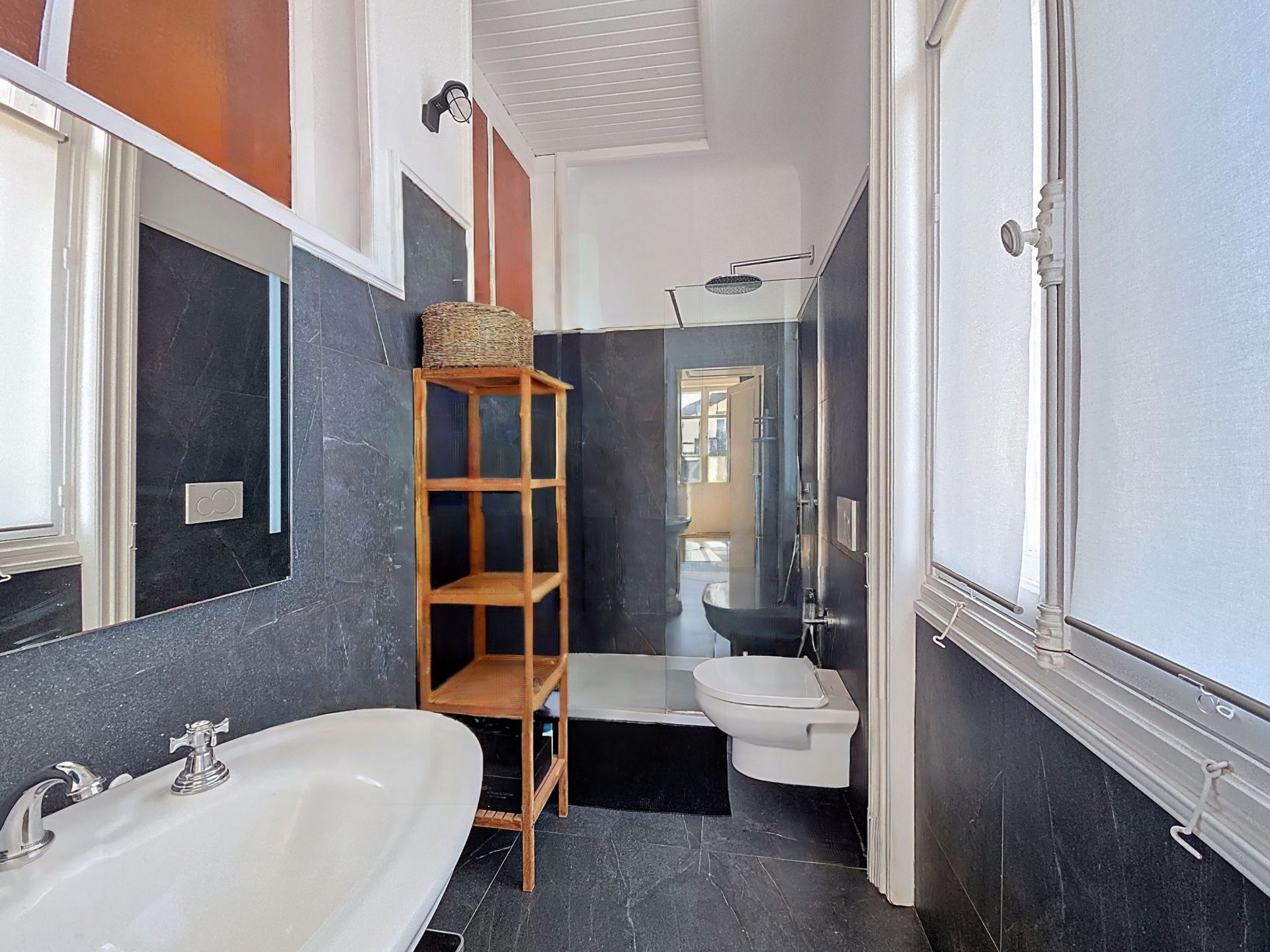 luxury apartment 5 Rooms for sale on BIARRITZ (64200)