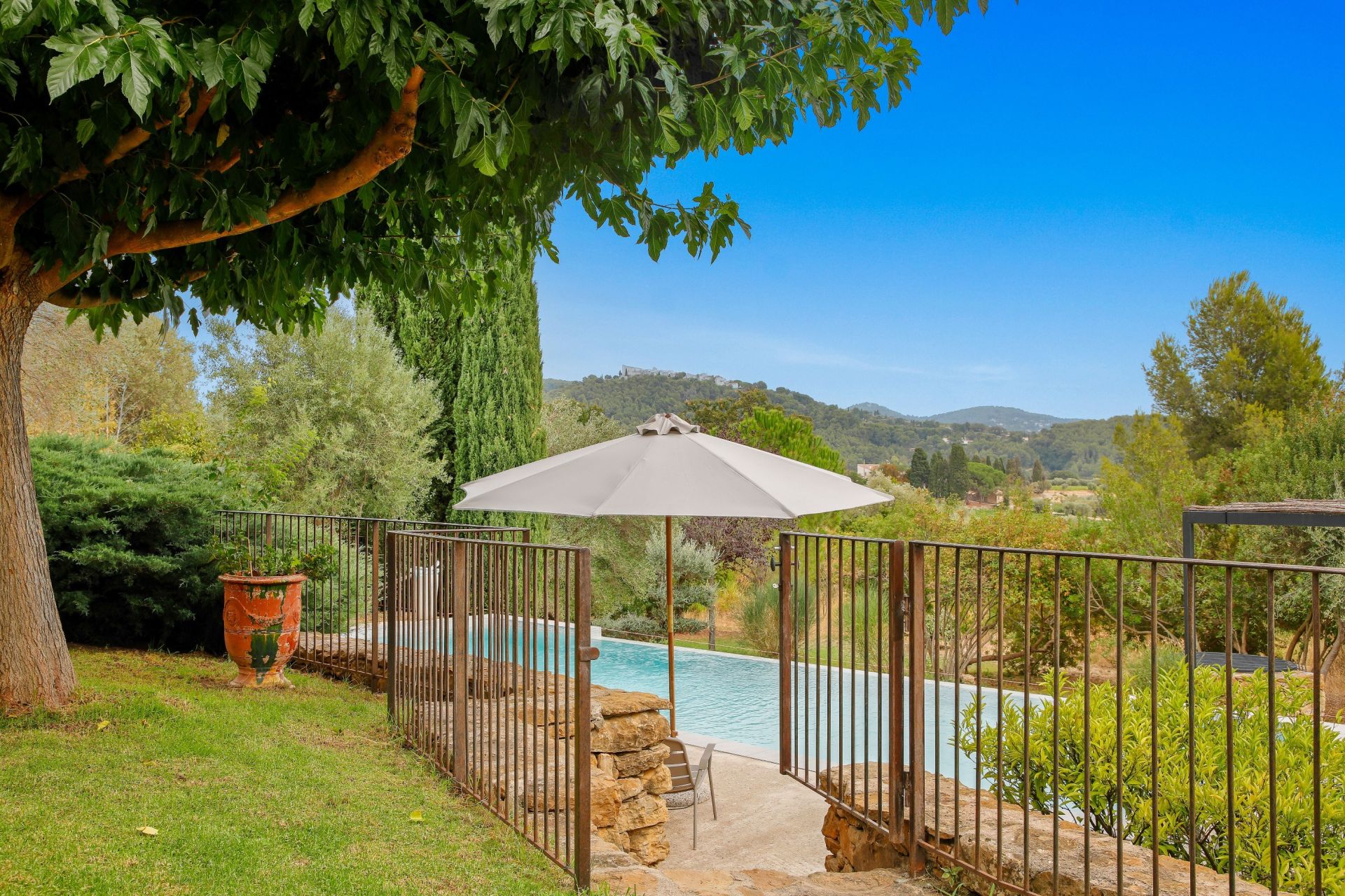 maison provençale de luxe 7 Pièces en vente sur LA CADIERE D AZUR (83740)