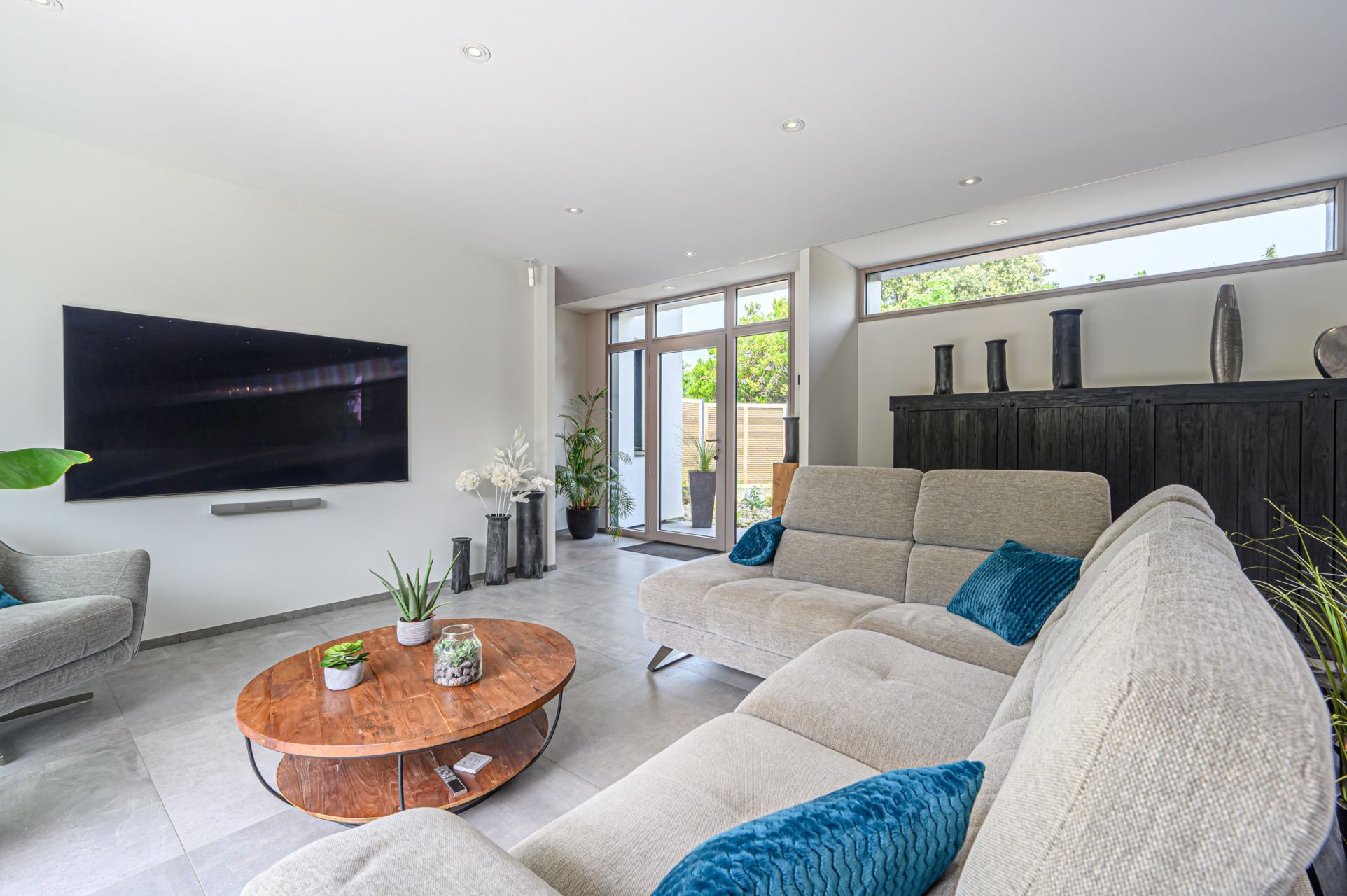 luxury villa 8 Rooms for seasonal rent on ST MARC SUR MER (44600)