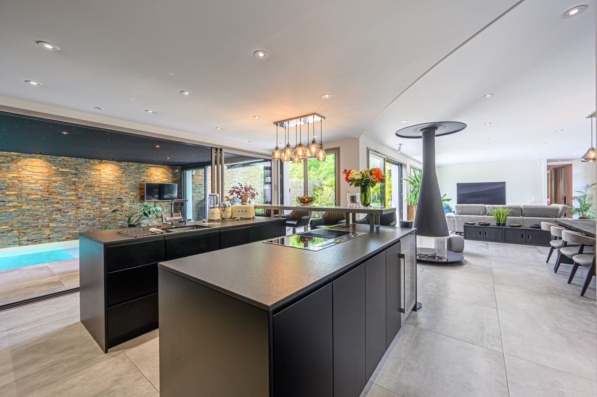 luxury villa 8 Rooms for seasonal rent on ST MARC SUR MER (44600)