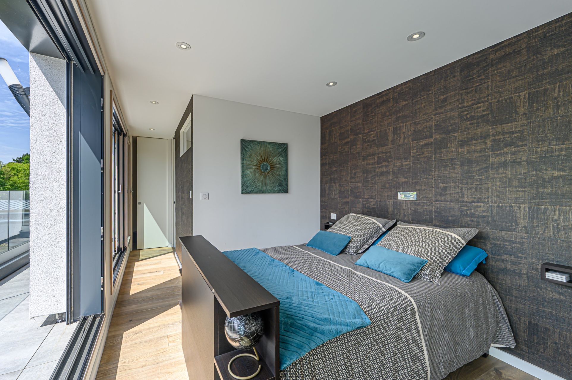 luxury villa 8 Rooms for seasonal rent on ST MARC SUR MER (44600)