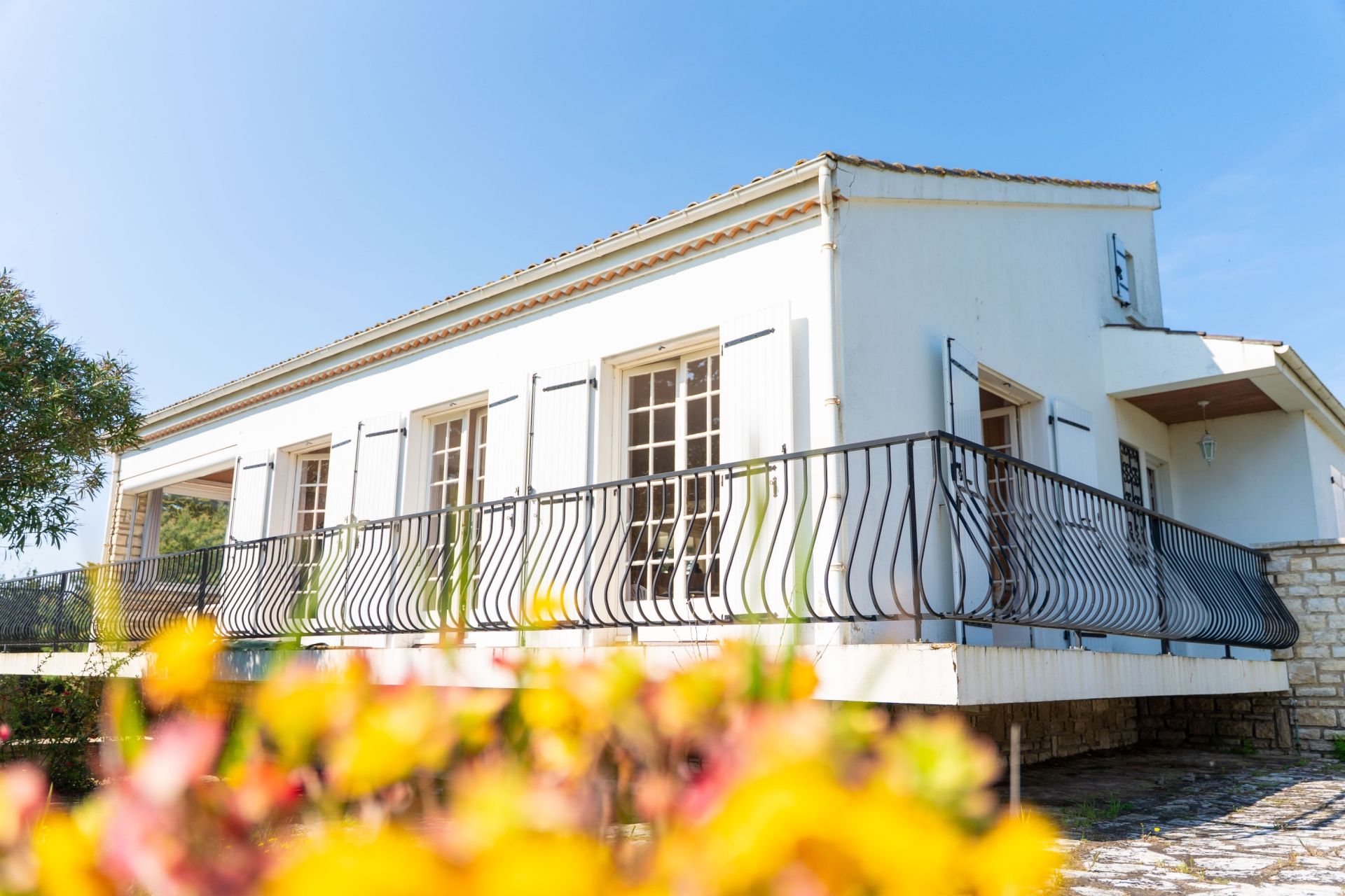 luxury house 10 Rooms for sale on LA BREE LES BAINS (17840)