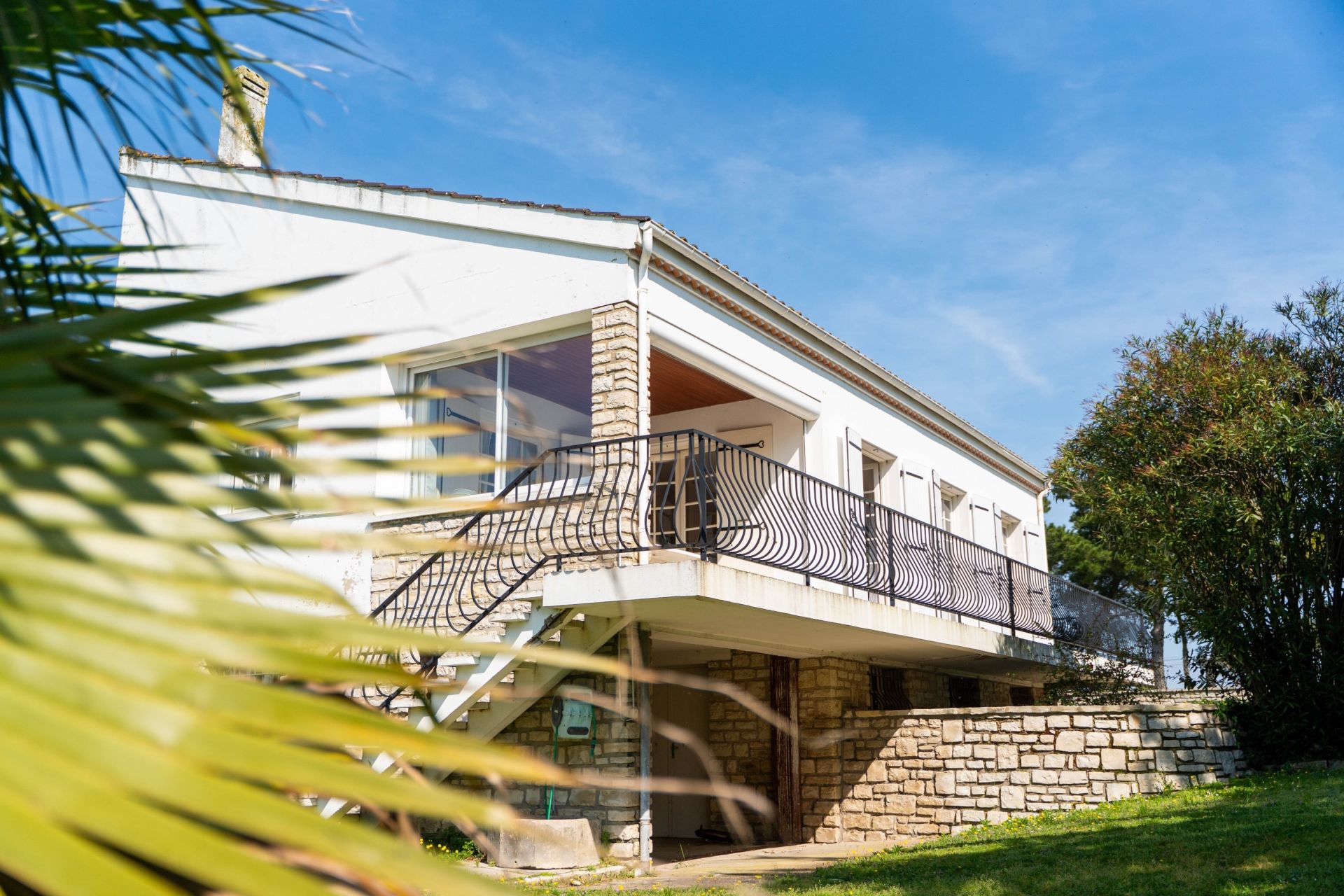 luxury house 10 Rooms for sale on LA BREE LES BAINS (17840)