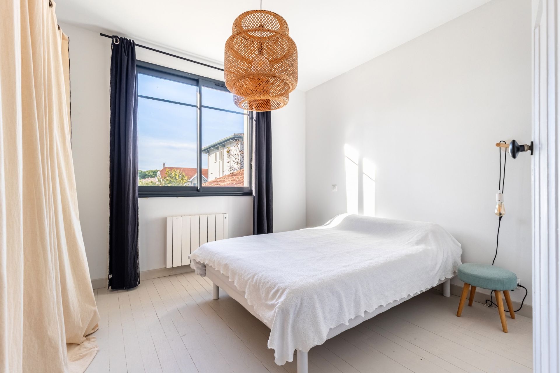 luxury house 7 Rooms for sale on PYLA SUR MER (33115)