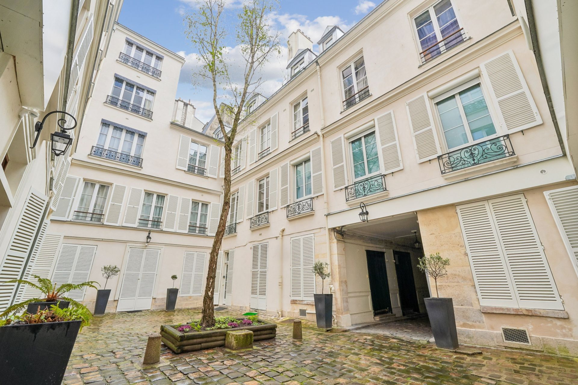 luxury apartment 3 Rooms for sale on PARIS (75002)