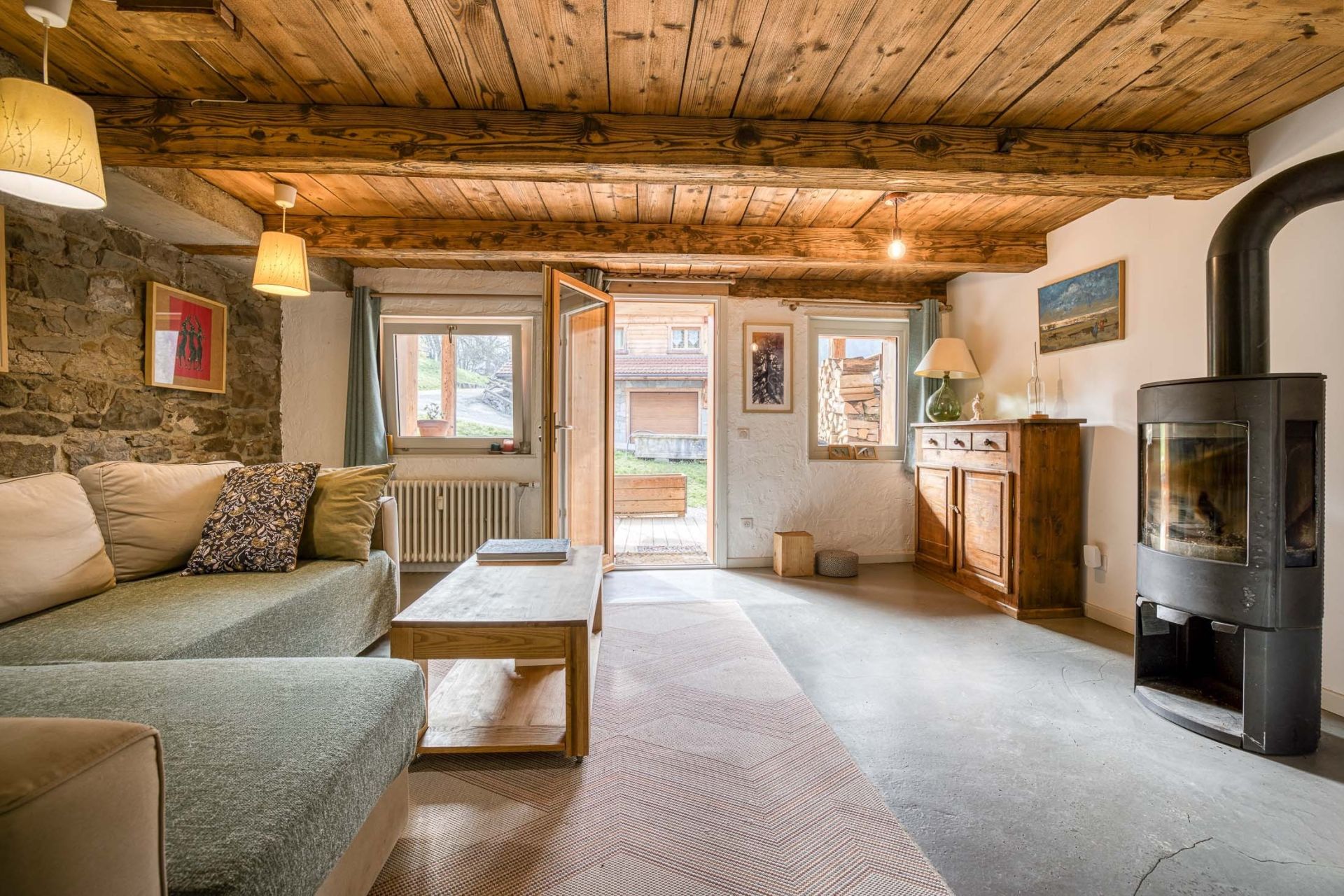 luxury apartment 4 Rooms for sale on MANIGOD (74230)