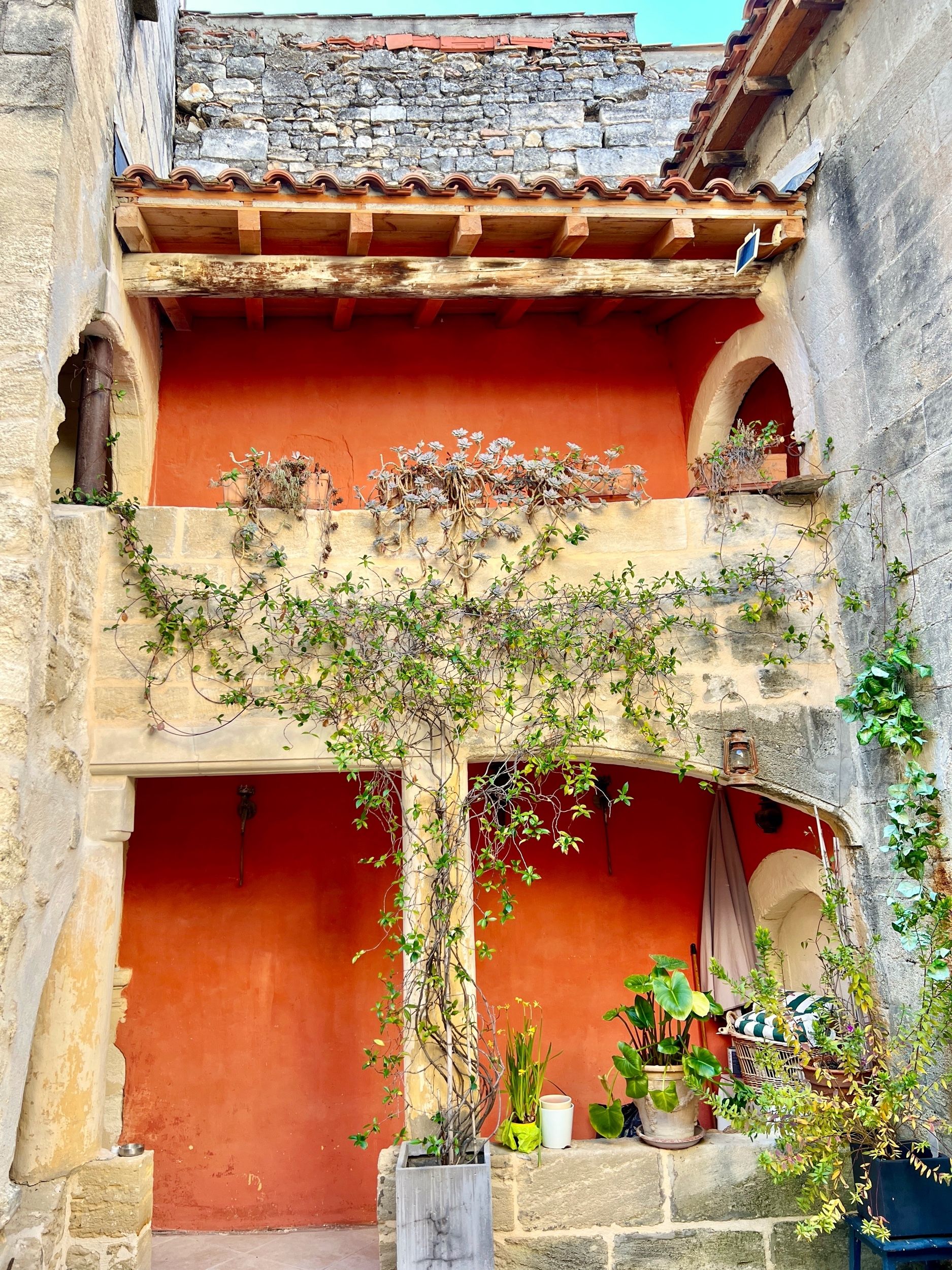 luxury house 6 Rooms for sale on VALLABREGUES (30300)