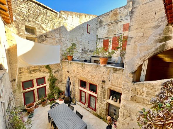 Sale Luxury house Vallabrègues 6&nbsp;Rooms 285&nbsp;m²
