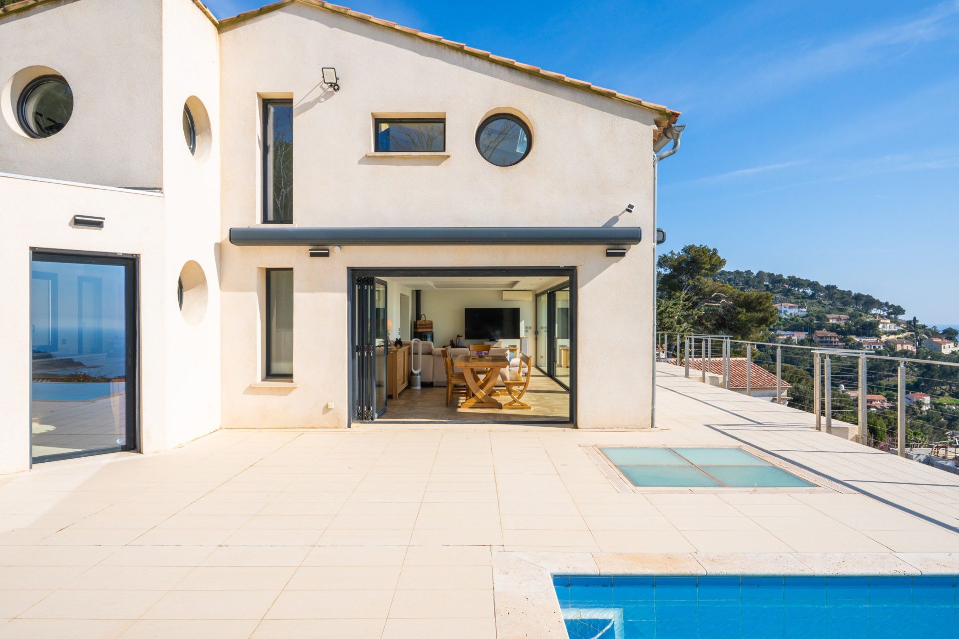 luxury house 9 Rooms for sale on CARQUEIRANNE (83320)