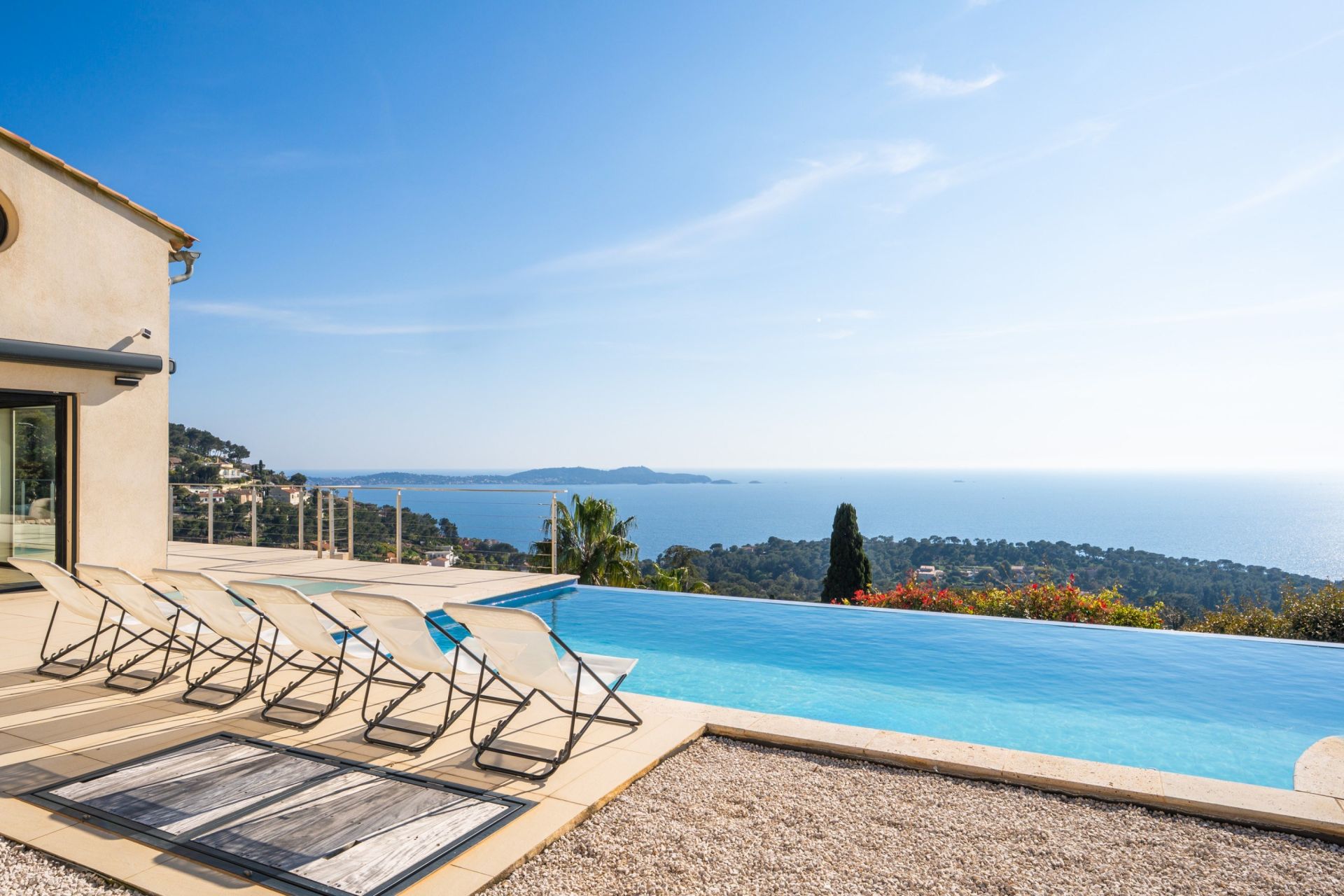 luxury house 9 Rooms for sale on CARQUEIRANNE (83320)