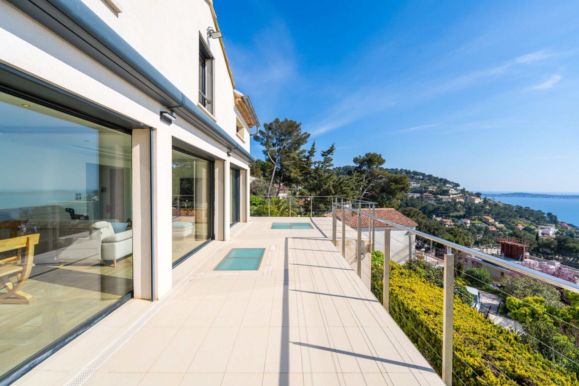 luxury house 9 Rooms for sale on CARQUEIRANNE (83320)